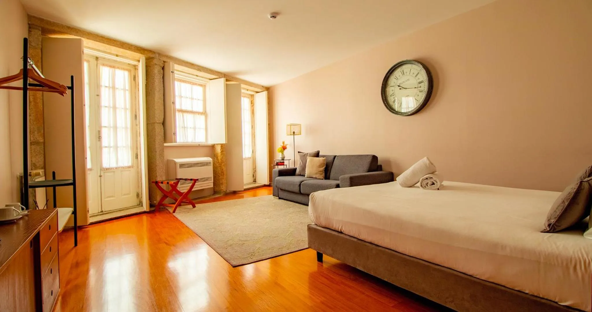 Living room, Bed in ALIBI by YoursPorto