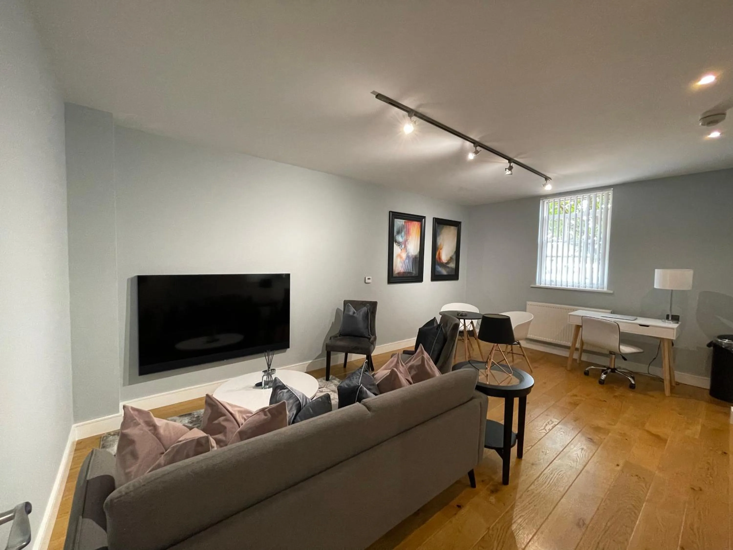 Luxurious Private One Bedroom Apartment in Braintree with Free Parking Near City Centre with Sky TV