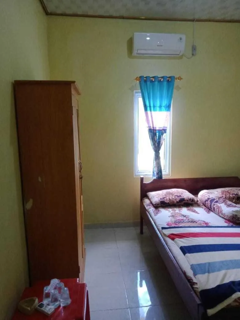 Bedroom, Bed in Hotel O Wisma Nadira Near SPBU PT. Trijaya Pugung PENENGAHAN