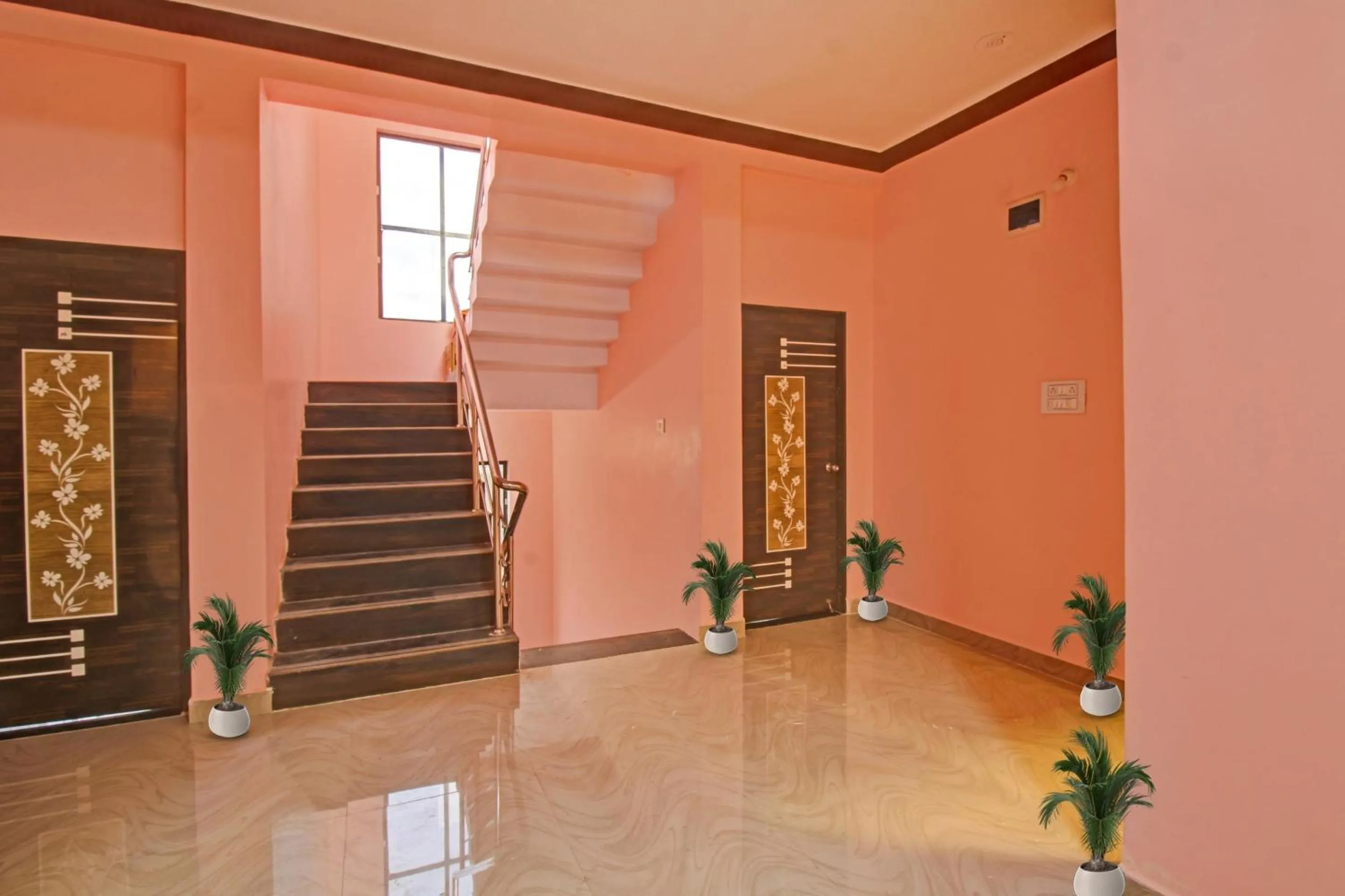 Hotel O Raj