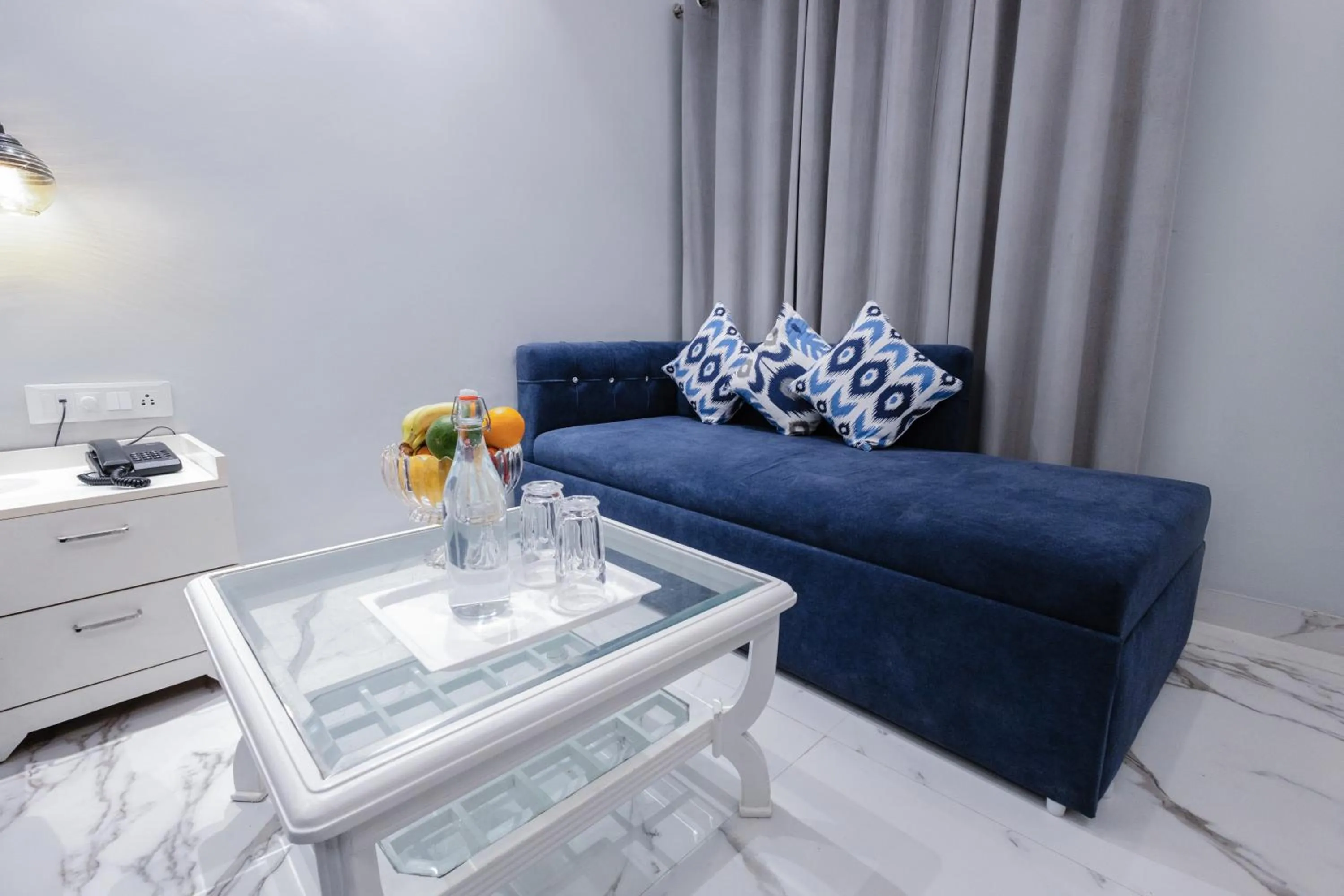 Seating area in Hotel Downtown 17