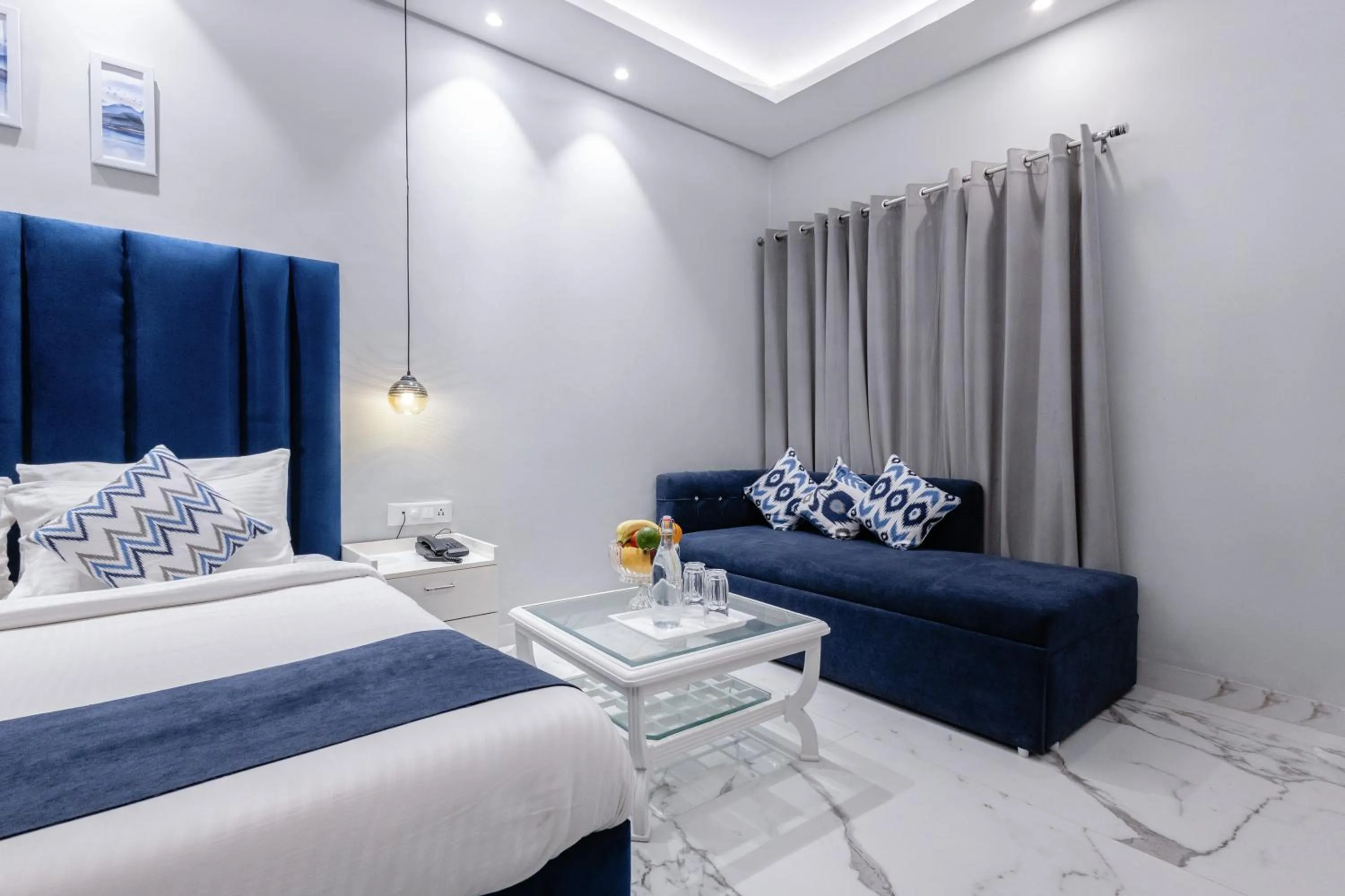 Bed in Hotel Downtown 17