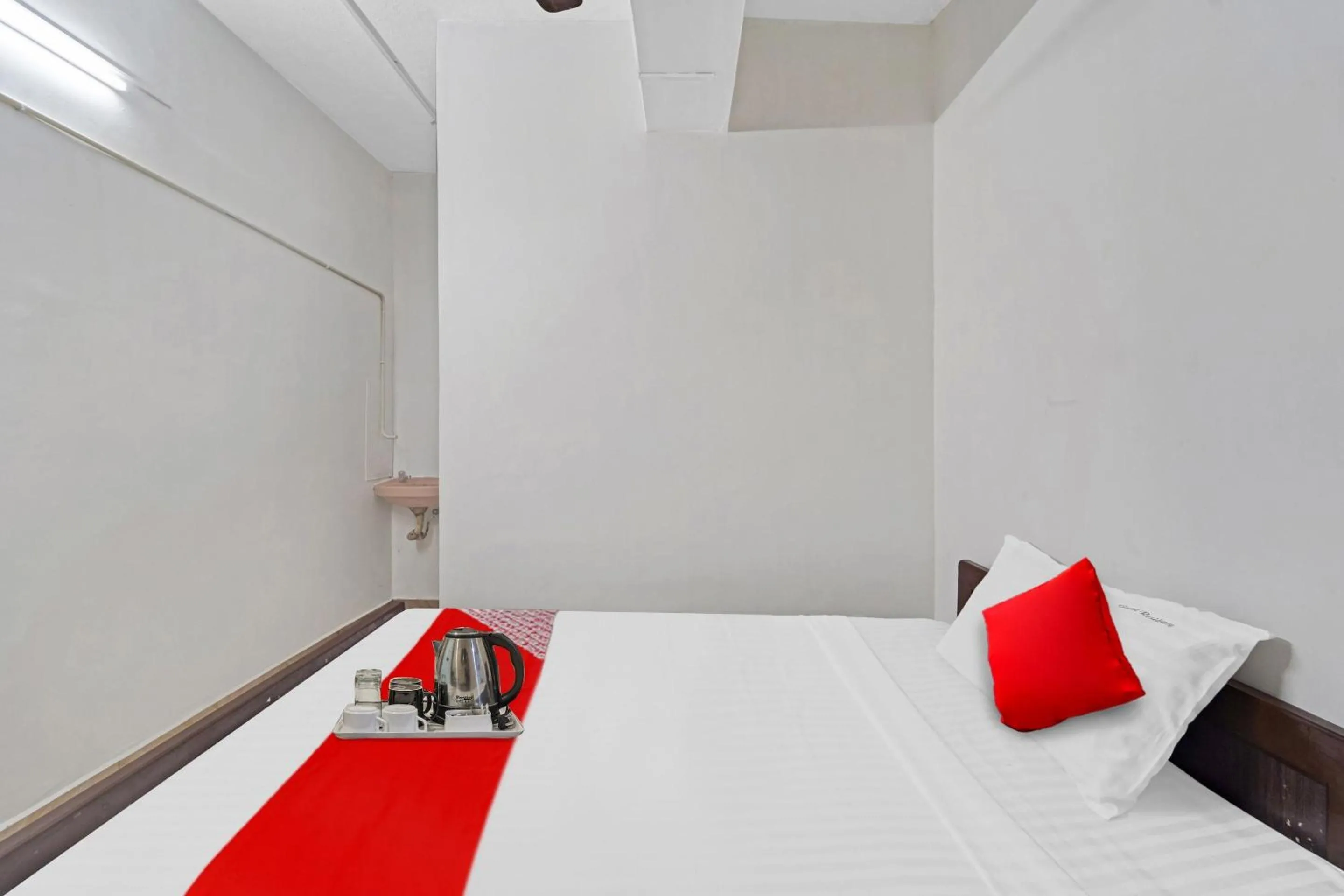 Bedroom in Hotel O Grand Pallavaram