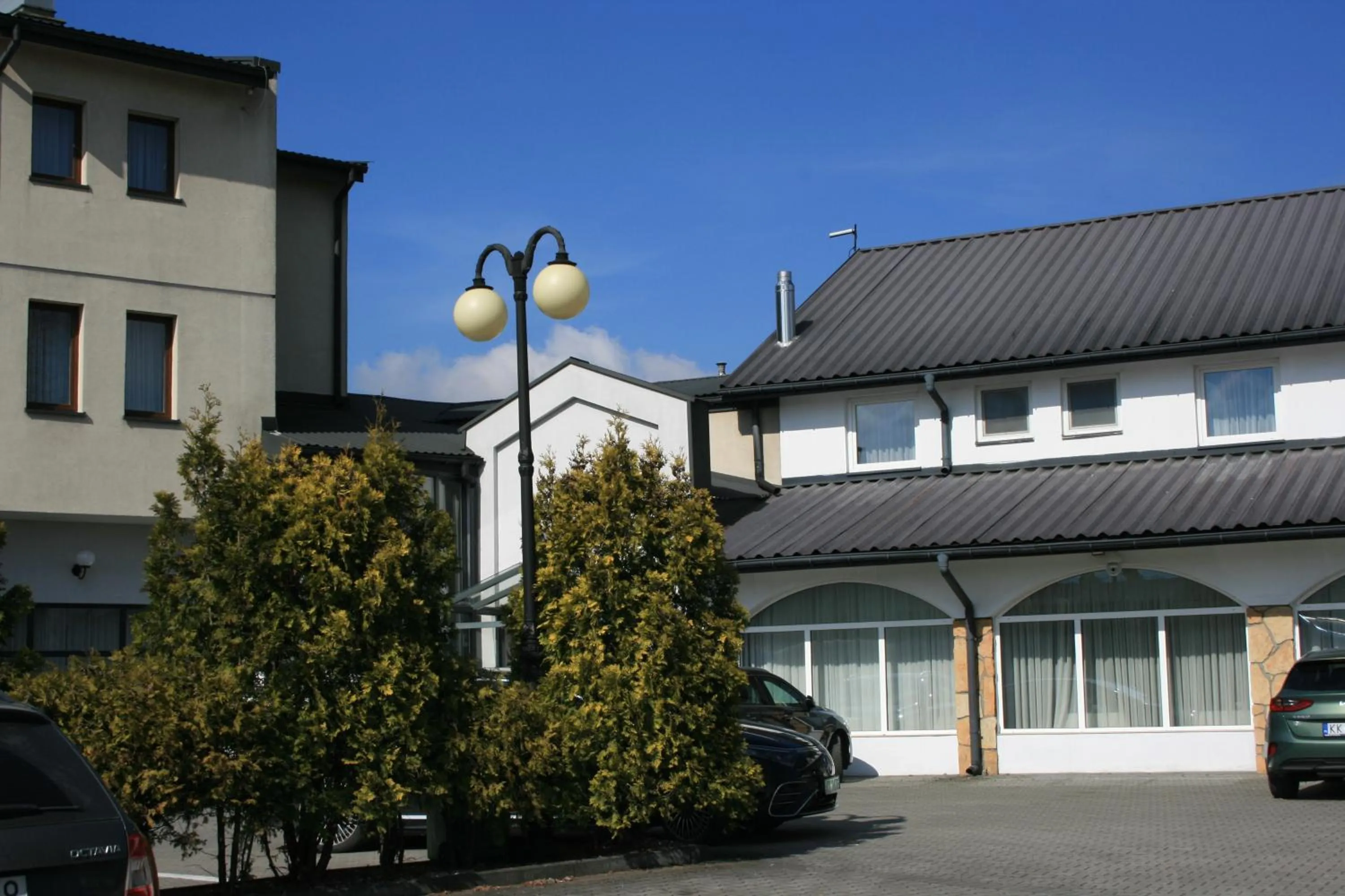 Property building in Hotel Junior 2