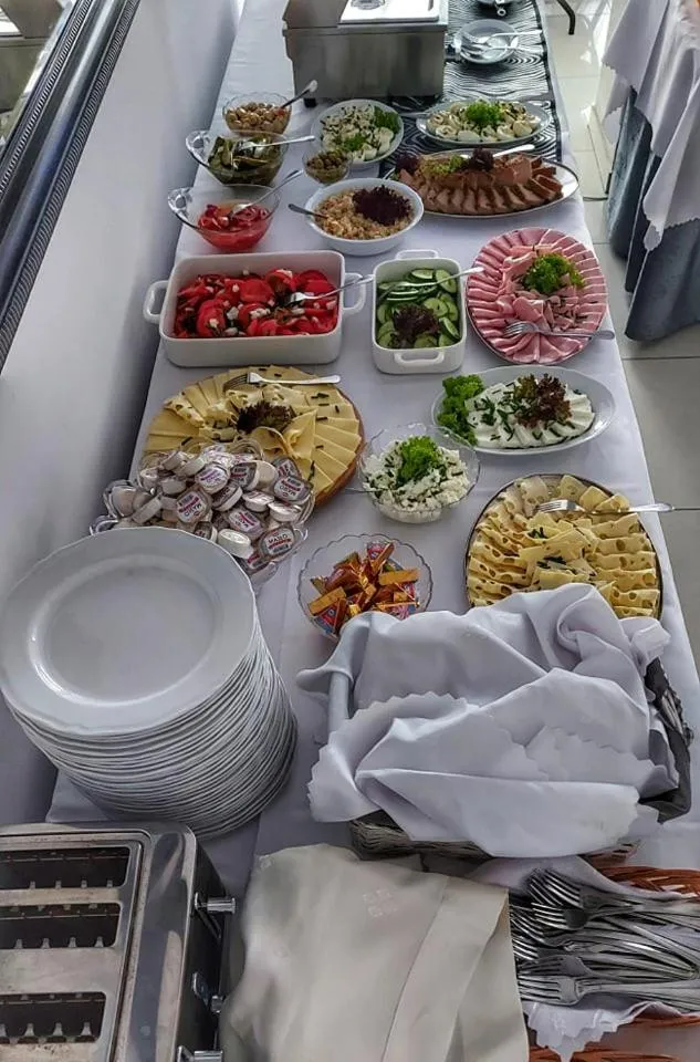 Food and drinks in Hotel Junior 2