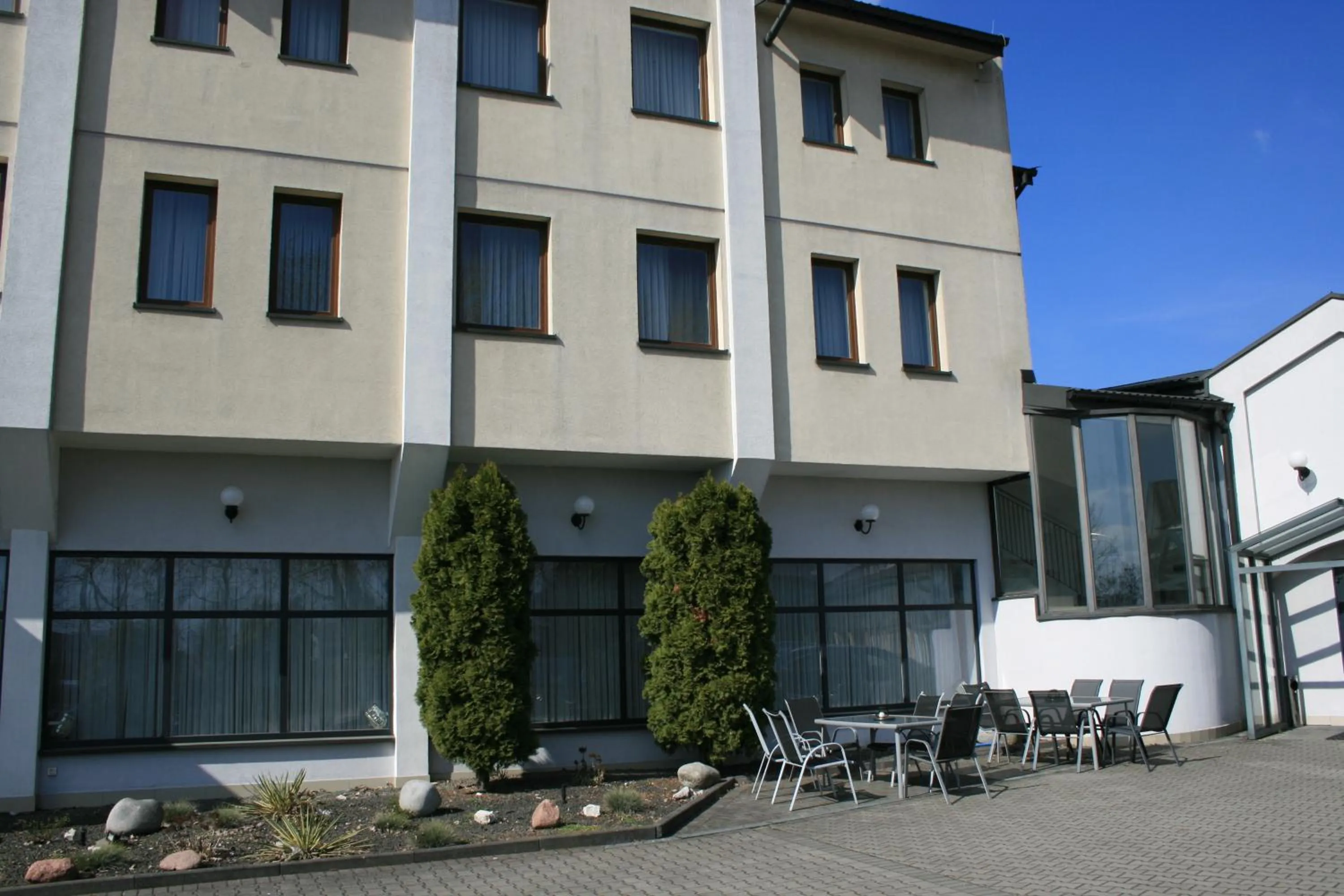 Property building in Hotel Junior 2