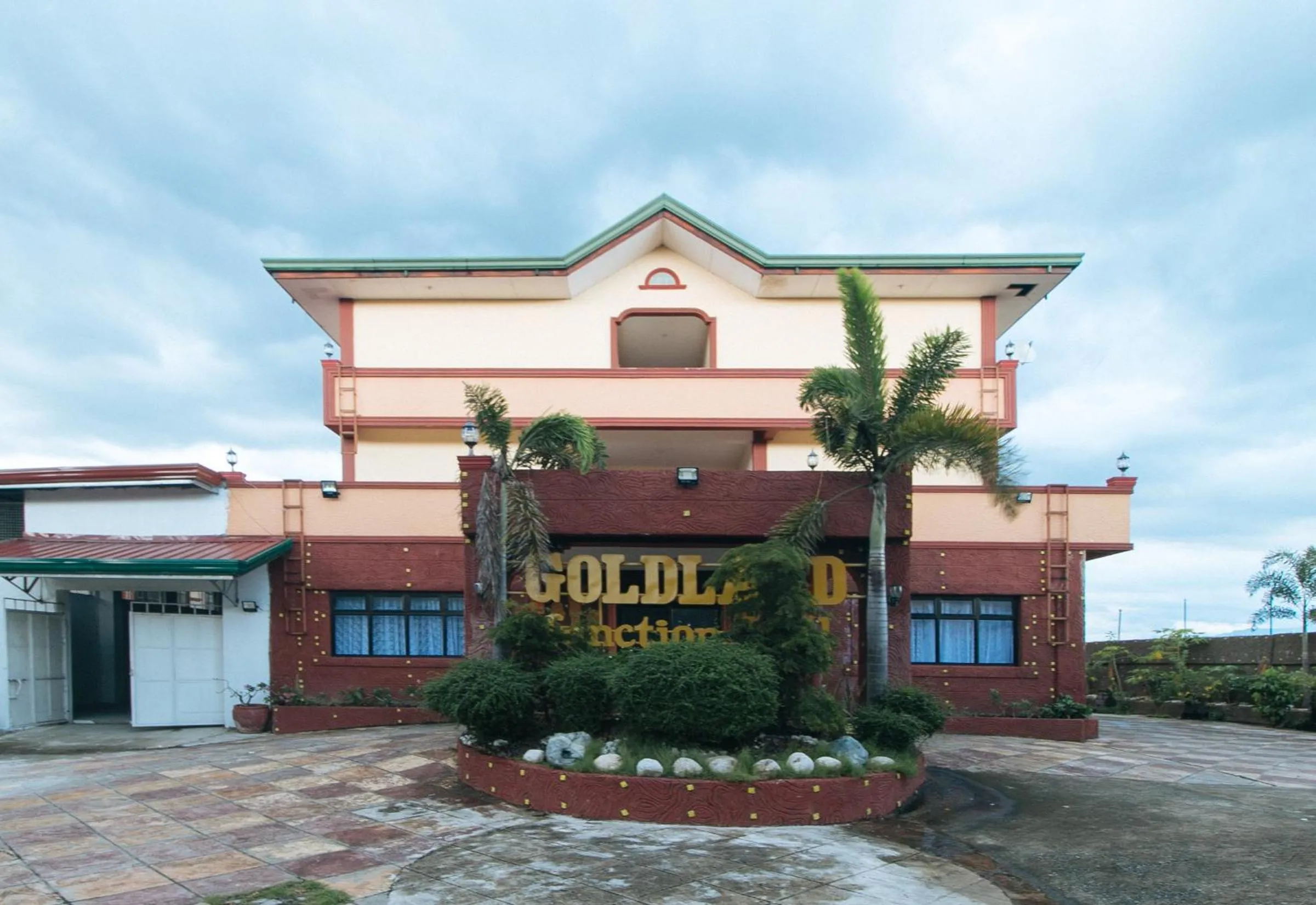 Facade/entrance in RedDoorz @ Goldland Spring Resort Urdaneta City