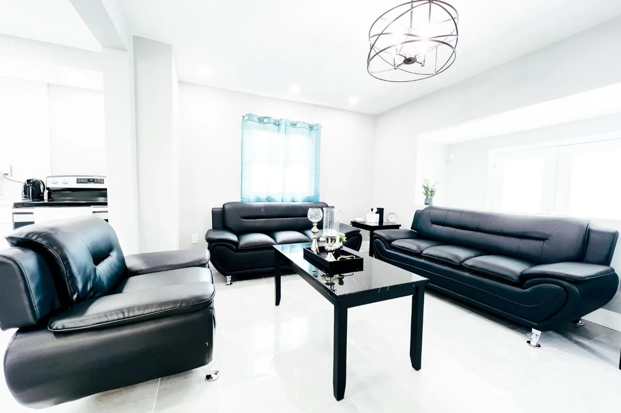 2 Homes, 1 Stay-7BR Niagara Falls Compound