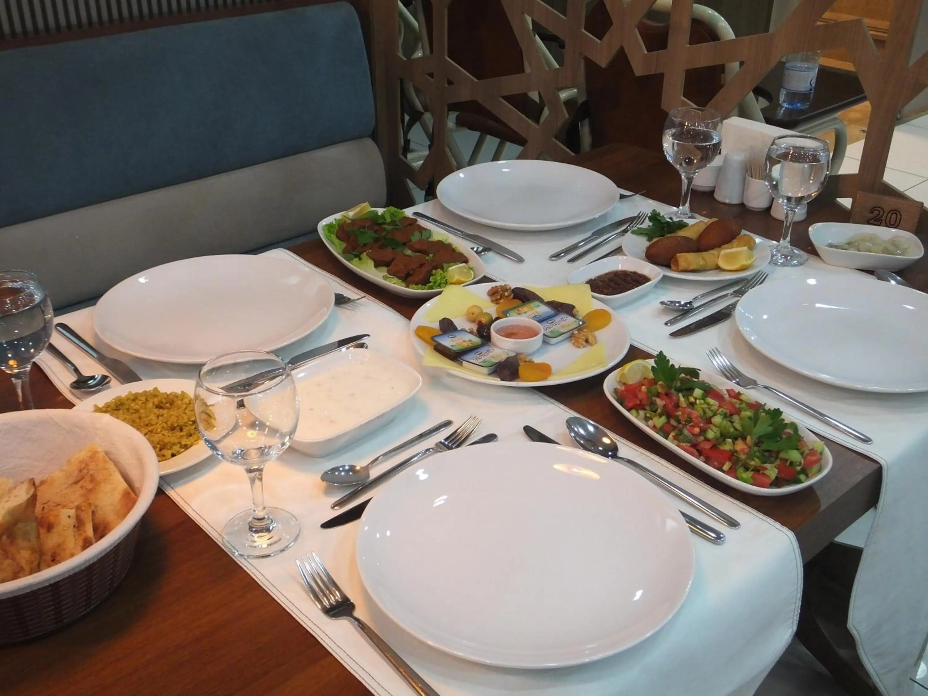 Restaurant/places to eat in Çınarpark Hotel