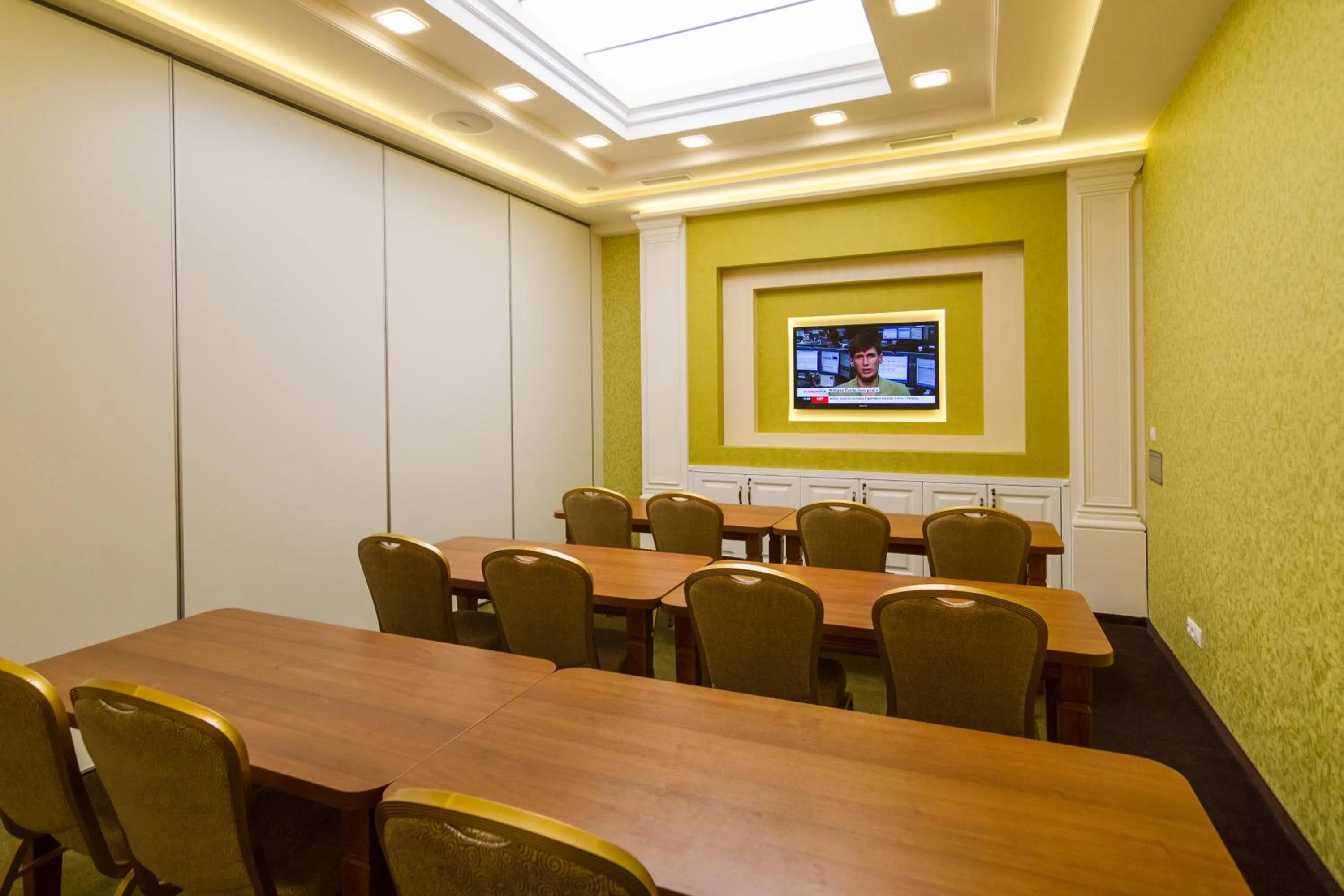 Communal lounge/ TV room in Hotel Dvorana