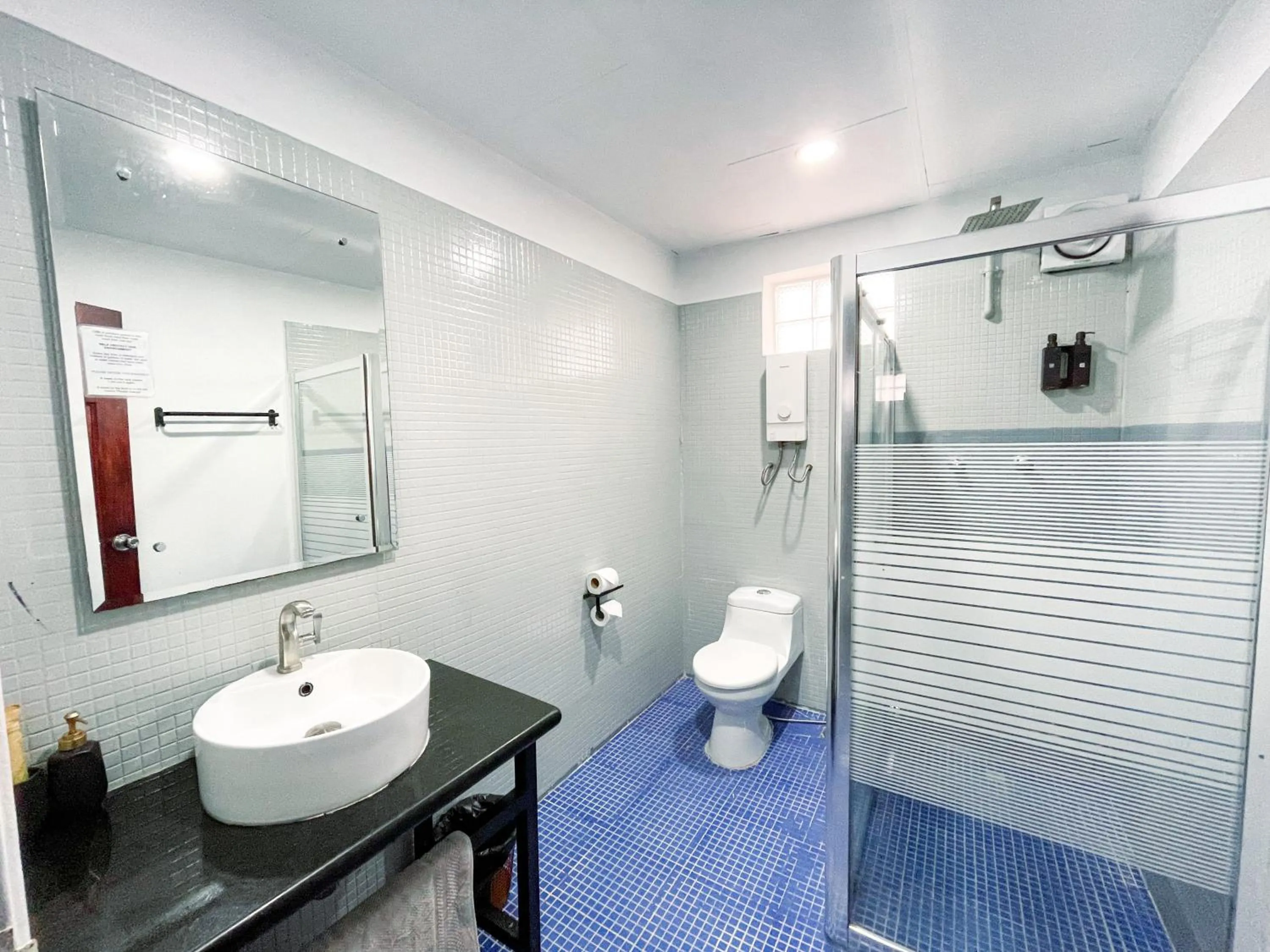 Bathroom in Birdcage Boutique