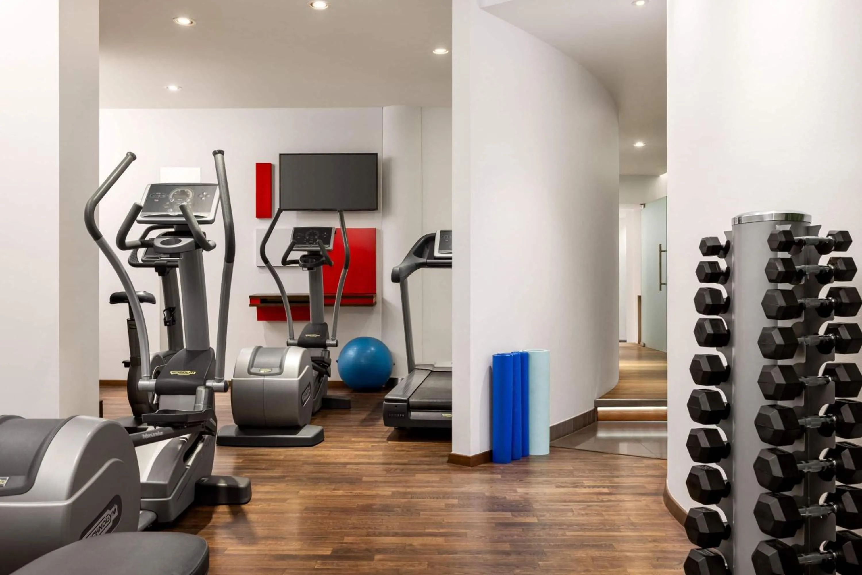 Fitness centre/facilities in Vienna House by Wyndham Andel's Cracow