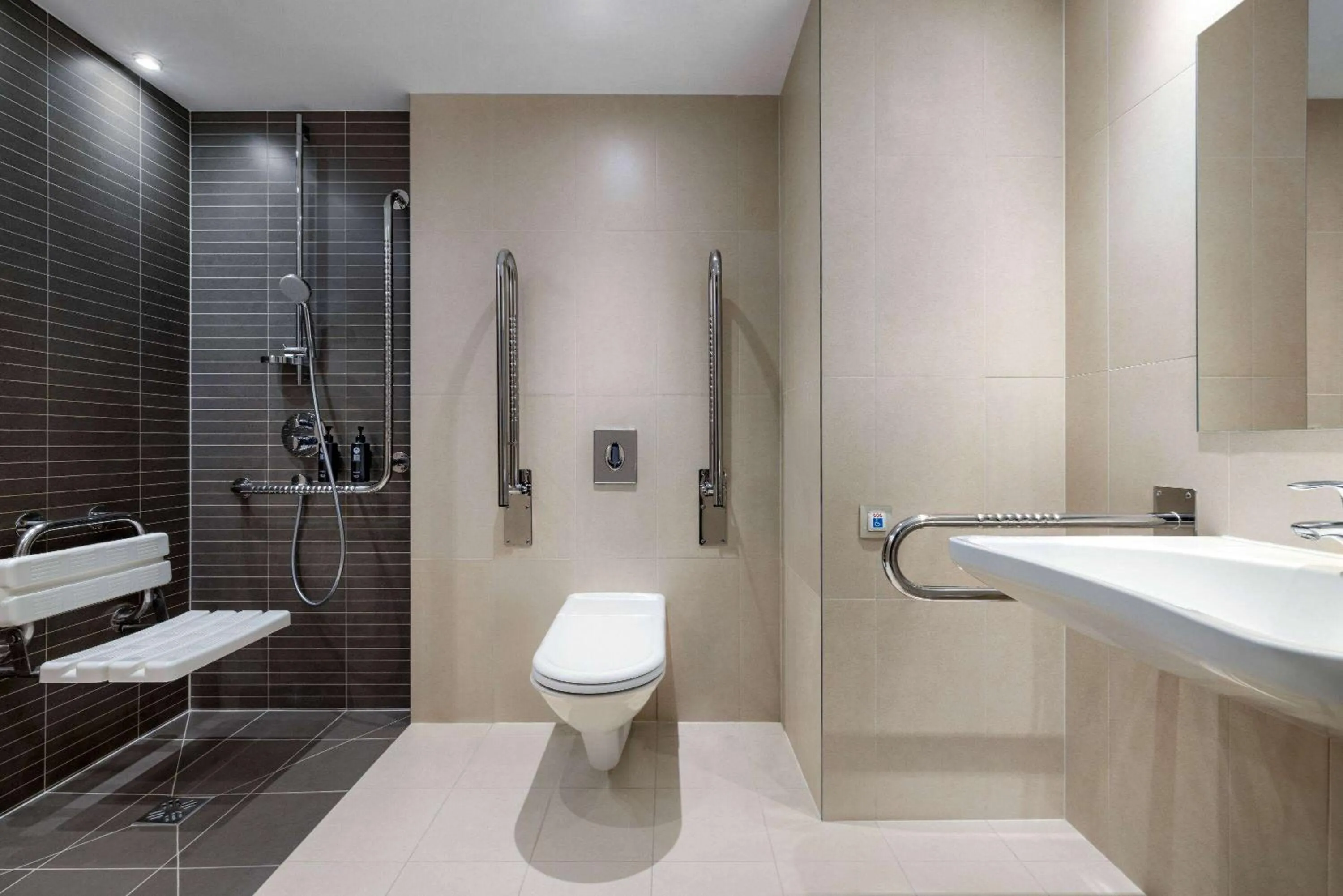 Shower in Vienna House by Wyndham Andel's Cracow