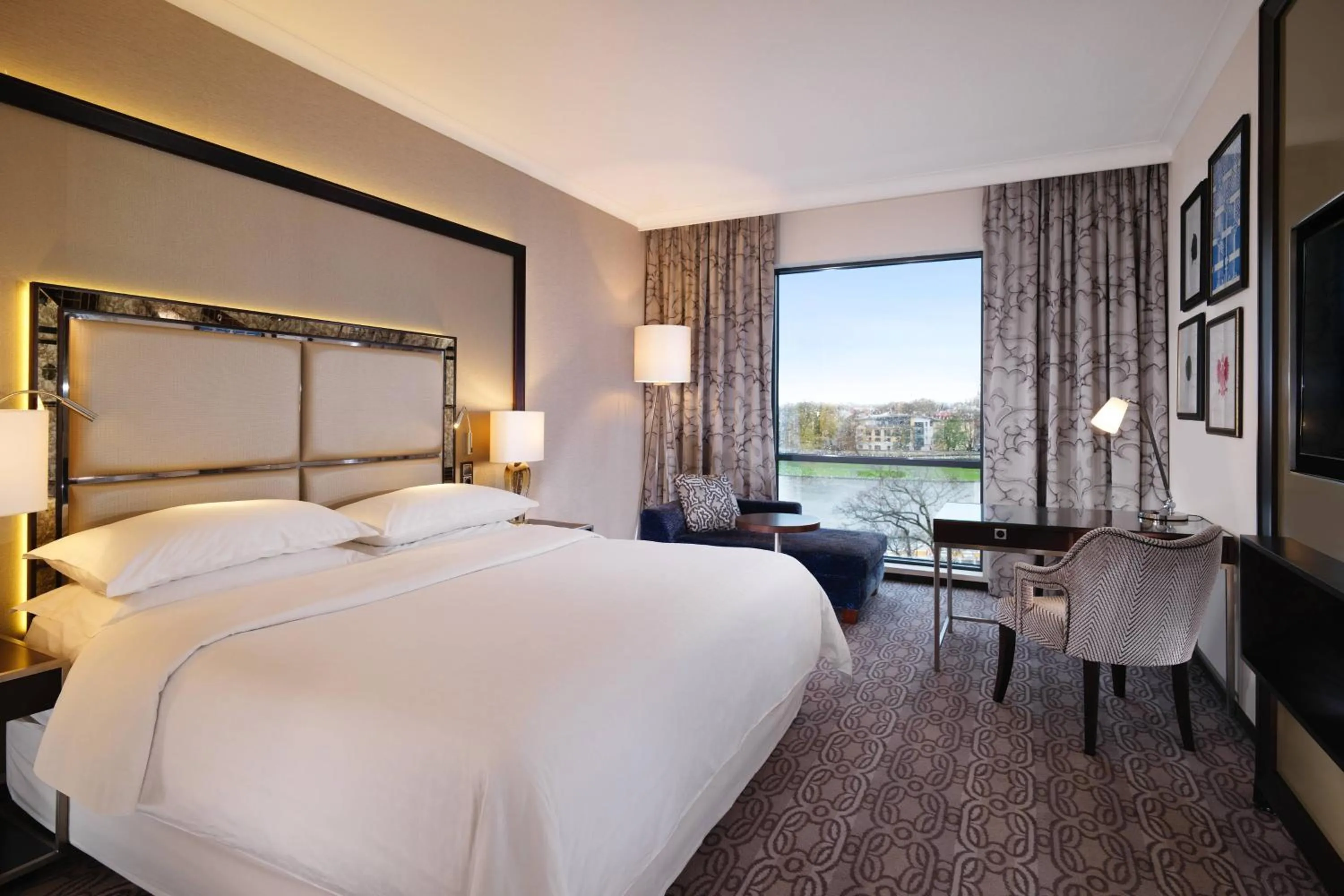 Photo of the whole room, Bed in Sheraton Grand Krakow