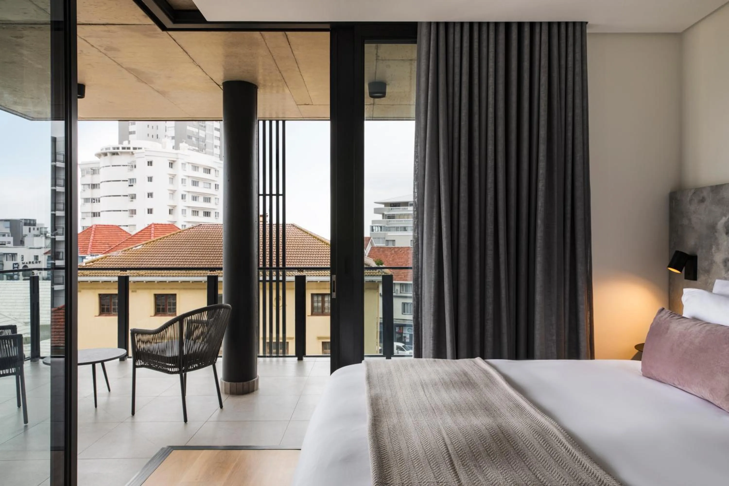 Bed in Home Suite Hotels Station House