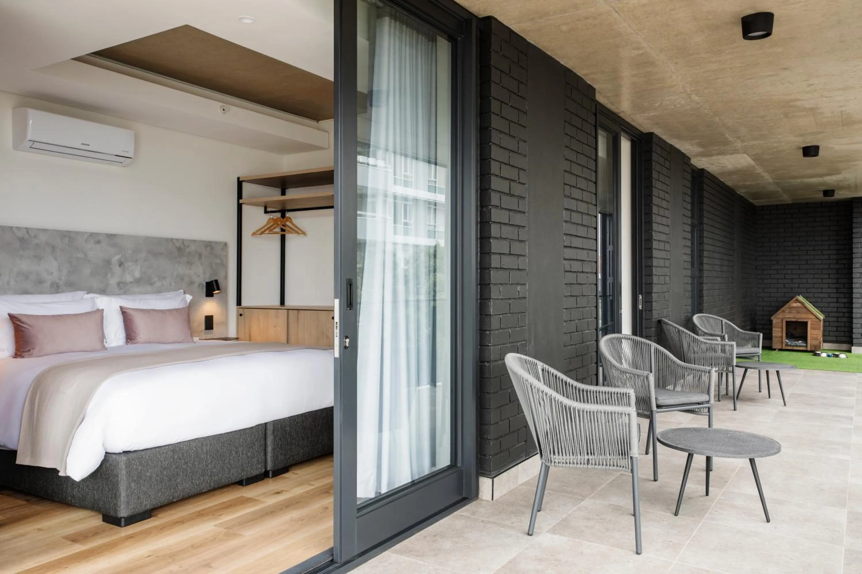 Bed in Home Suite Hotels Station House