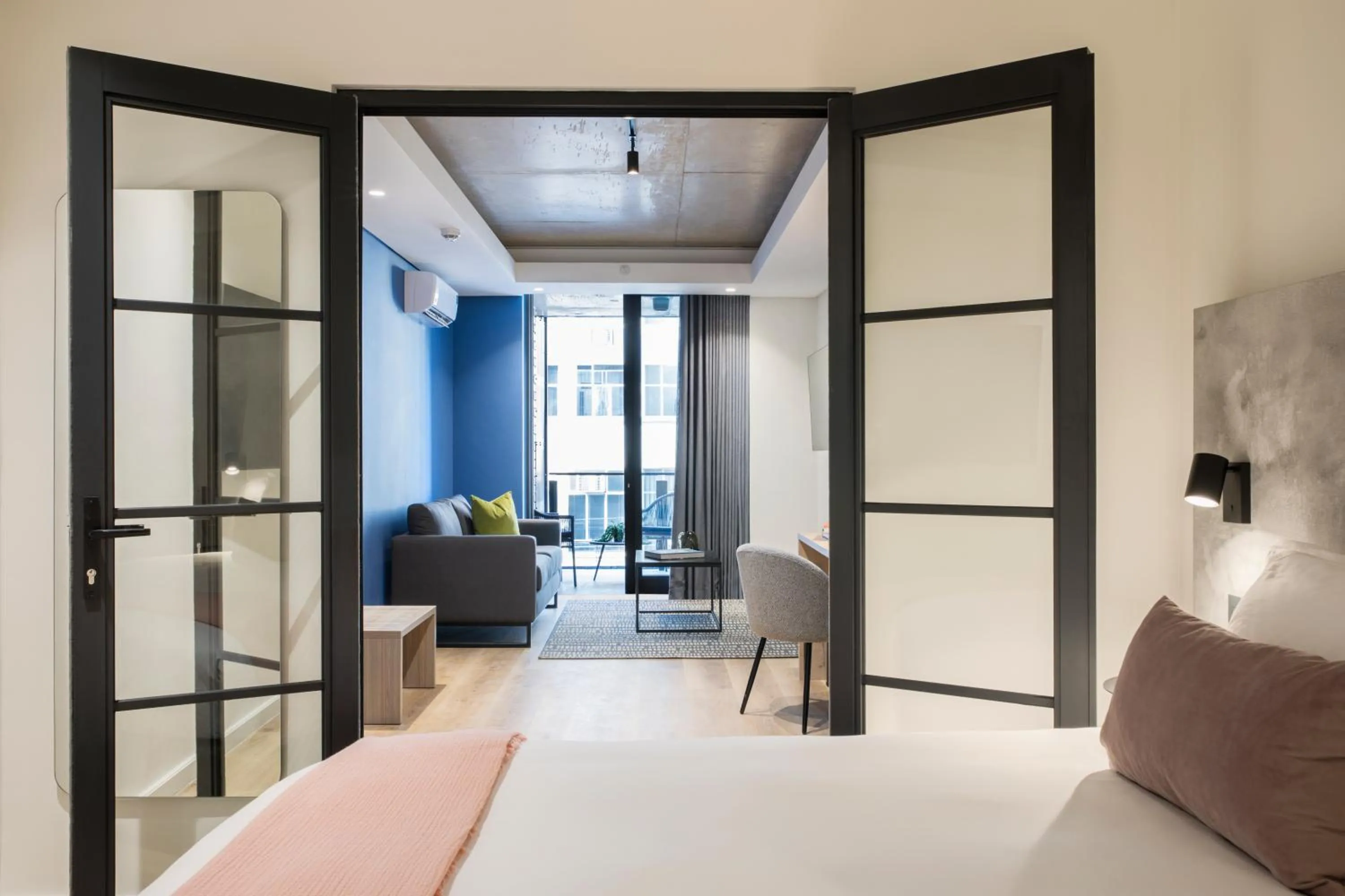 Bed in Home Suite Hotels Station House