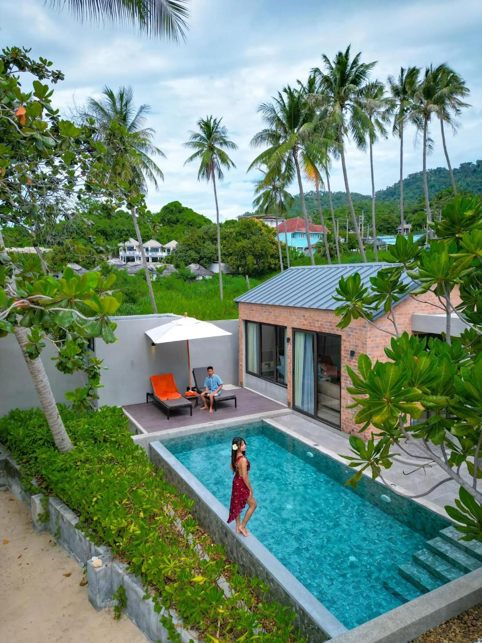 Swimming pool in Thai Fight Hotel