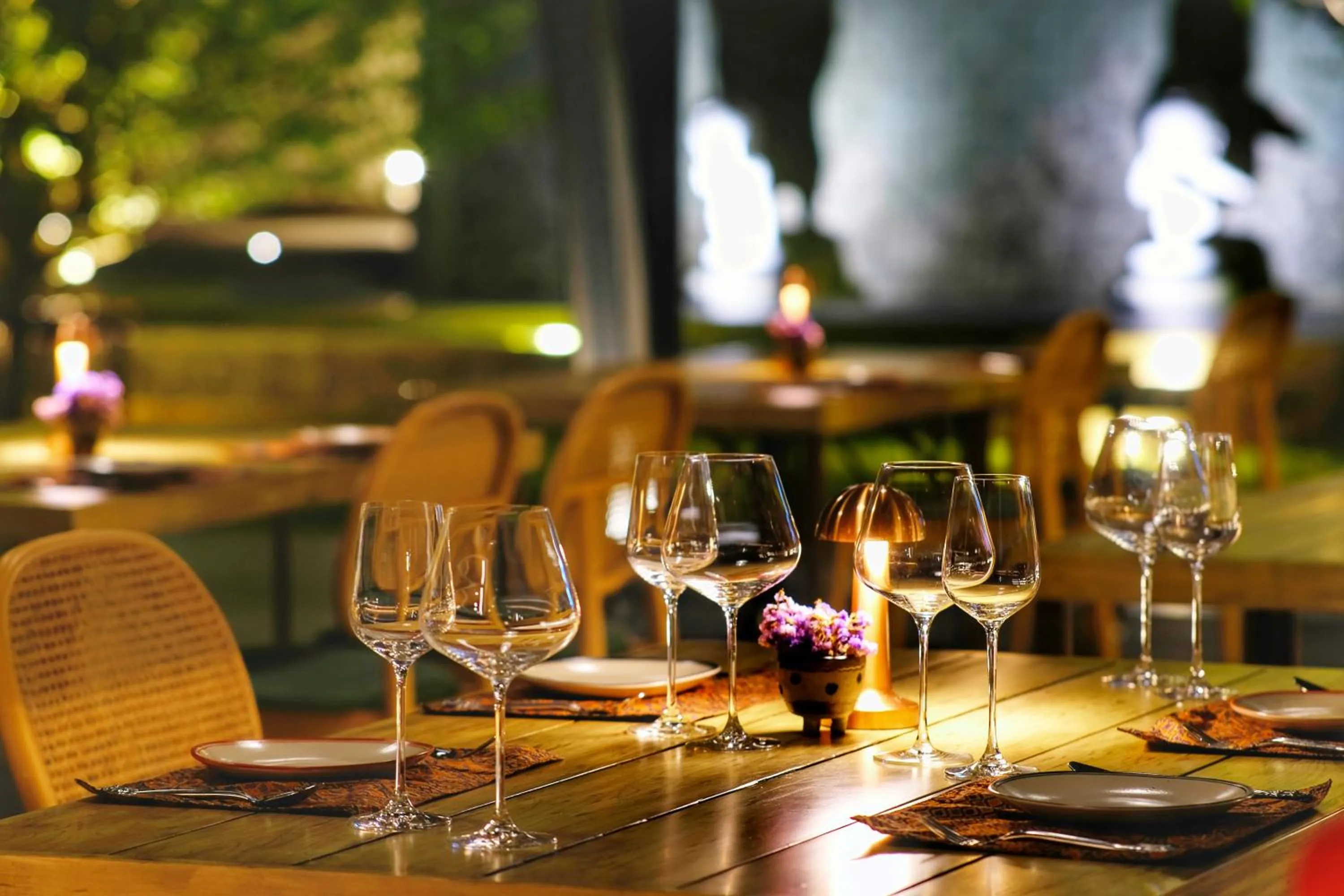 Restaurant/places to eat in Thai Fight Hotel