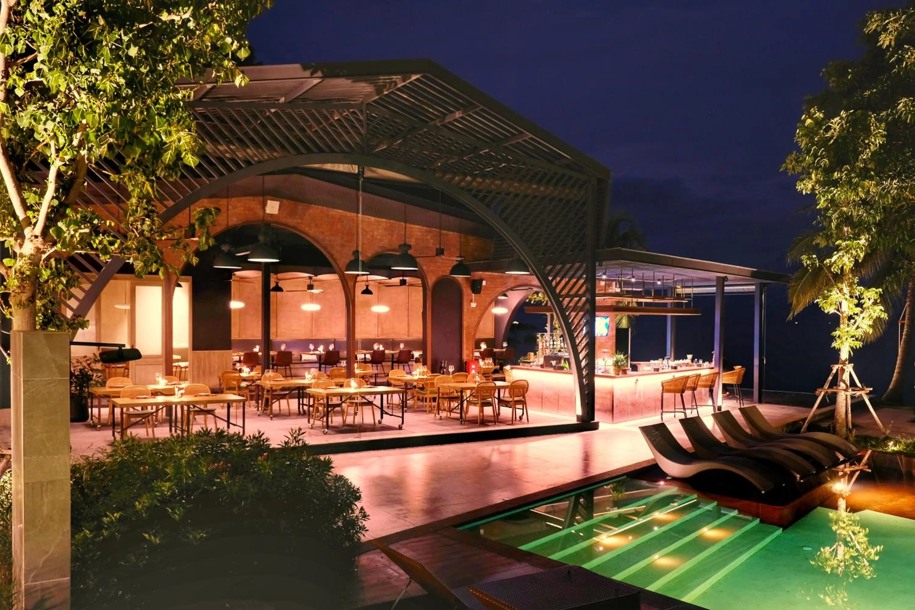 Restaurant/places to eat in Thai Fight Hotel