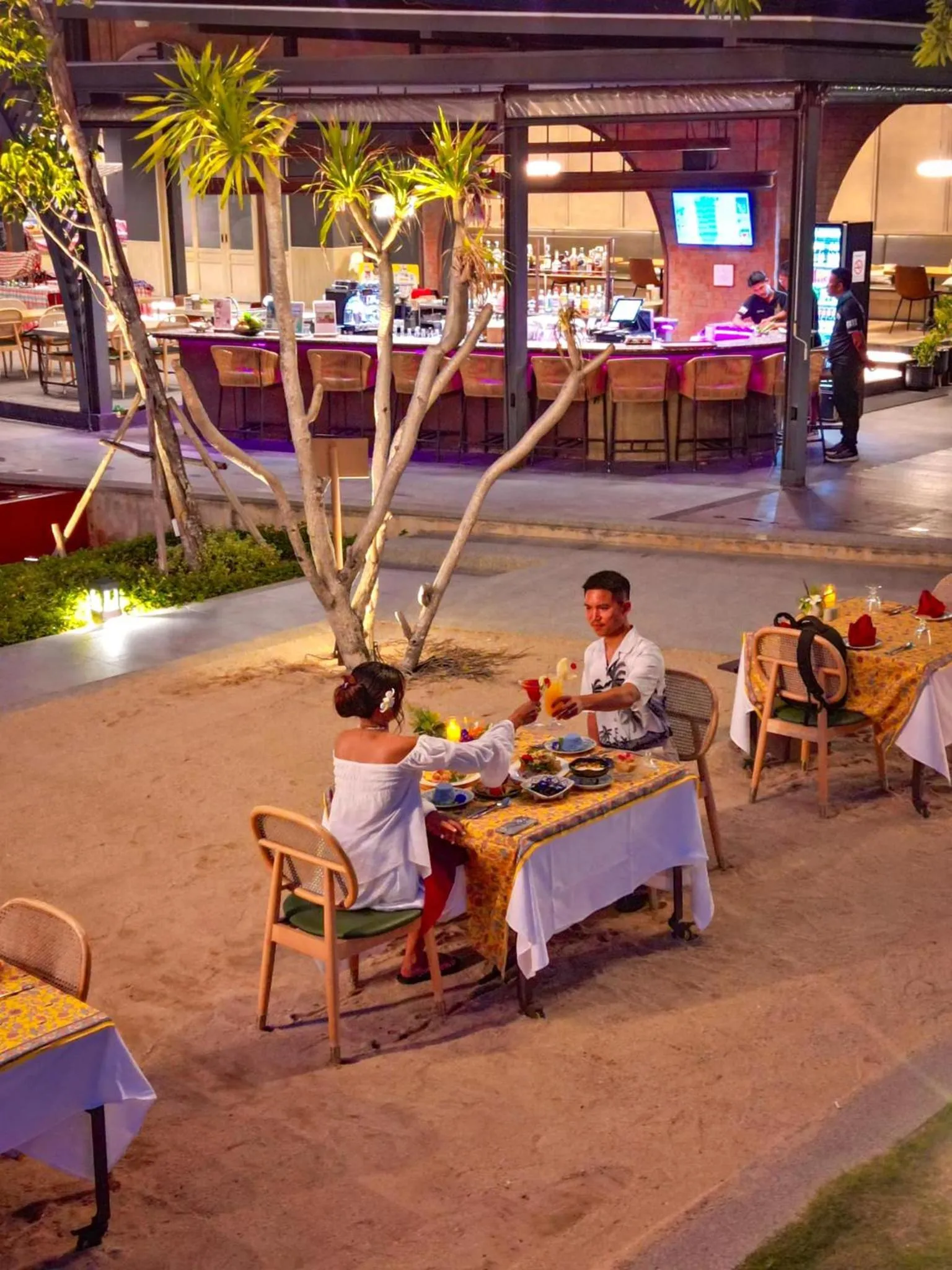 Restaurant/places to eat in Thai Fight Hotel