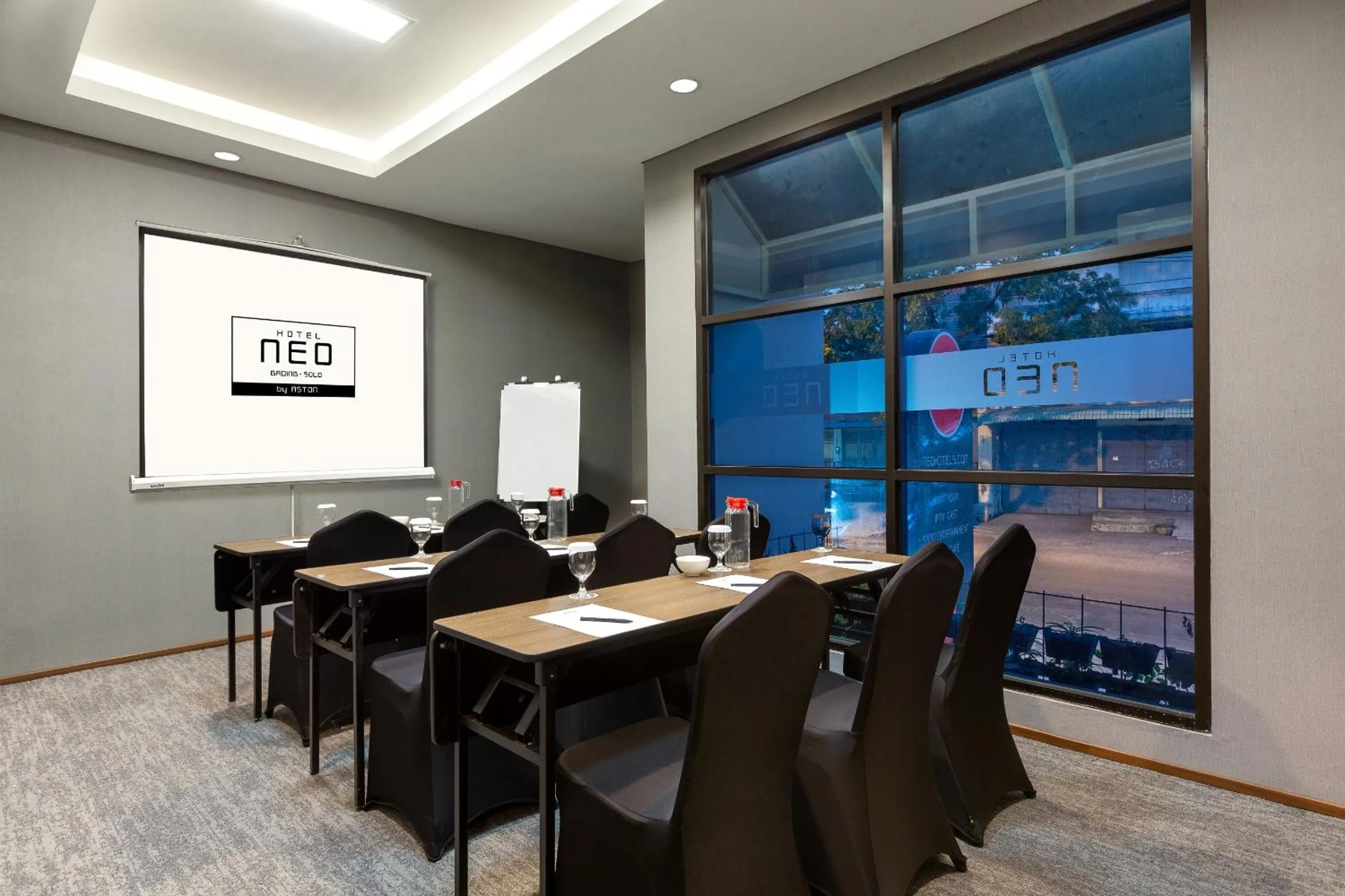 Meeting/conference room in Hotel Neo Gading Solo