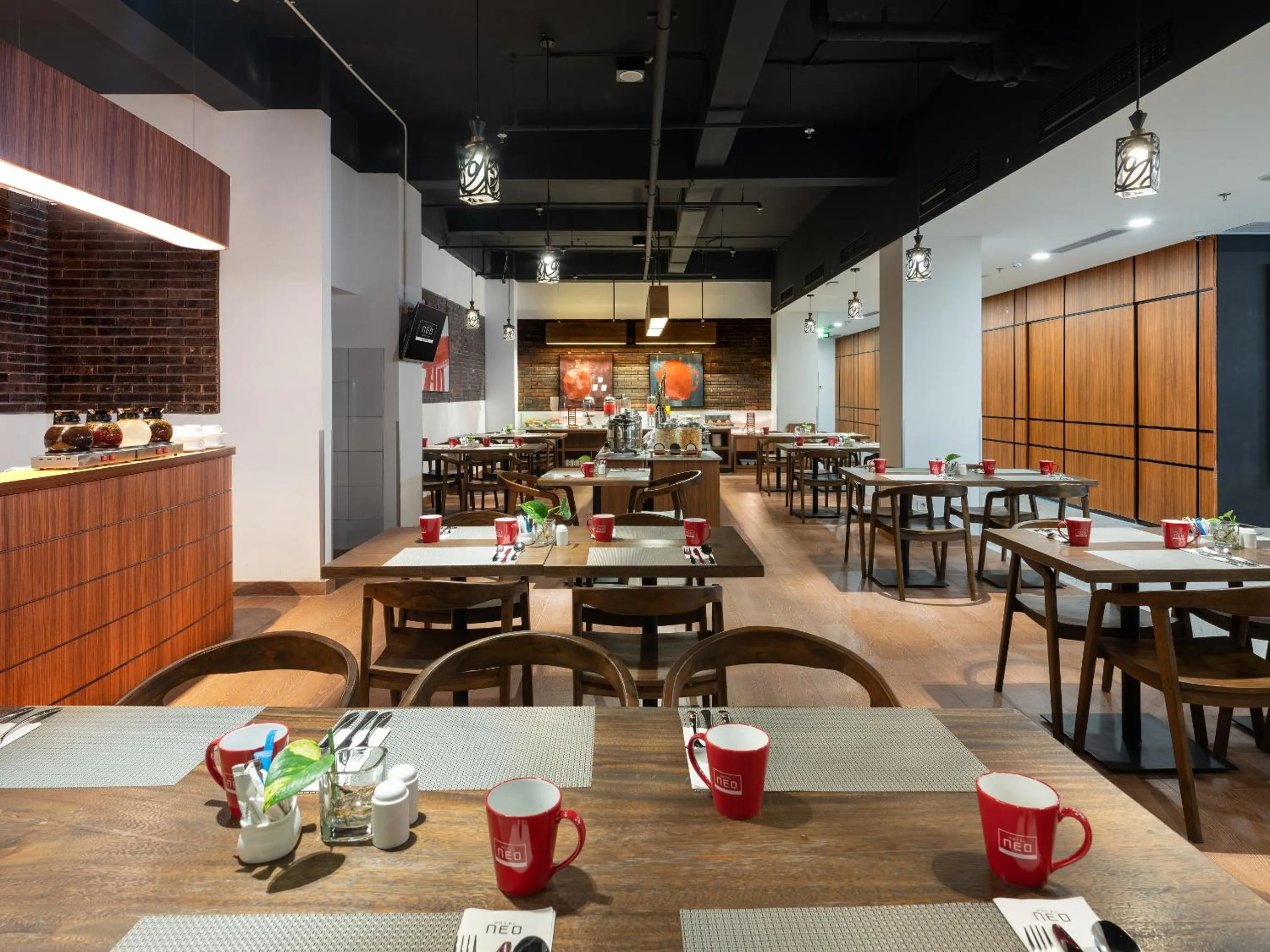 Restaurant/places to eat in Hotel Neo Gading Solo