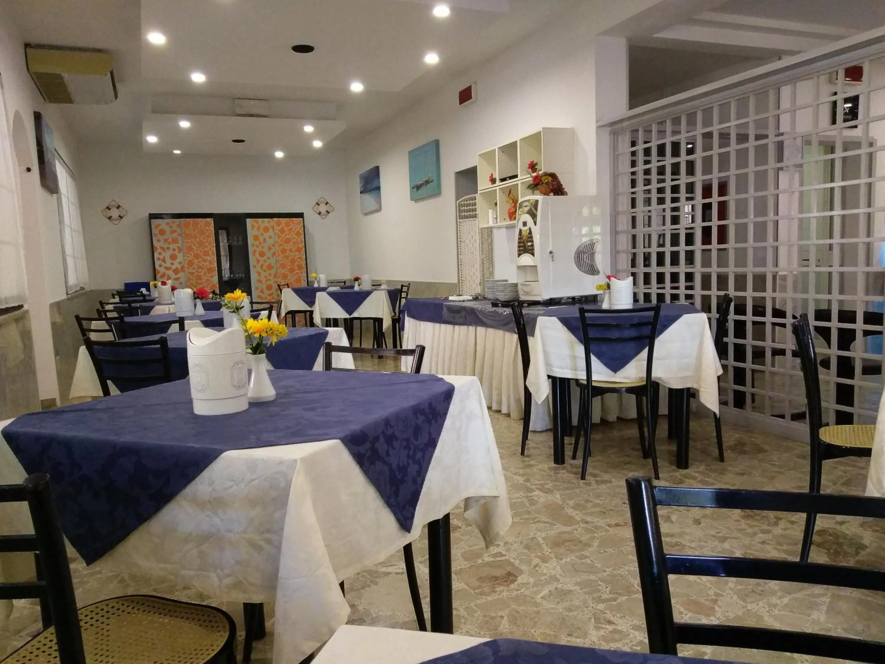 Restaurant/places to eat in Hotel AnnaMare