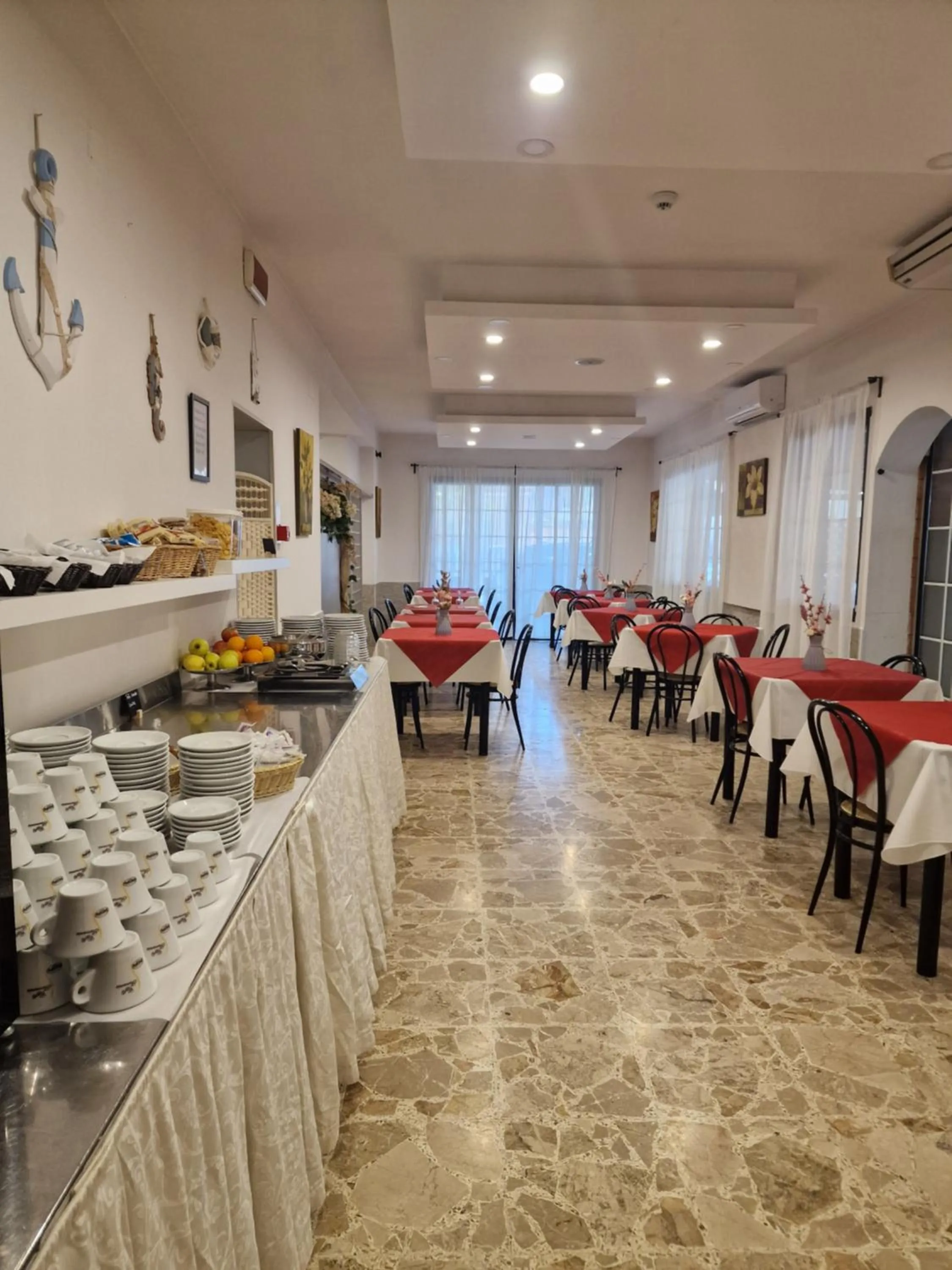 Restaurant/places to eat in Hotel AnnaMare
