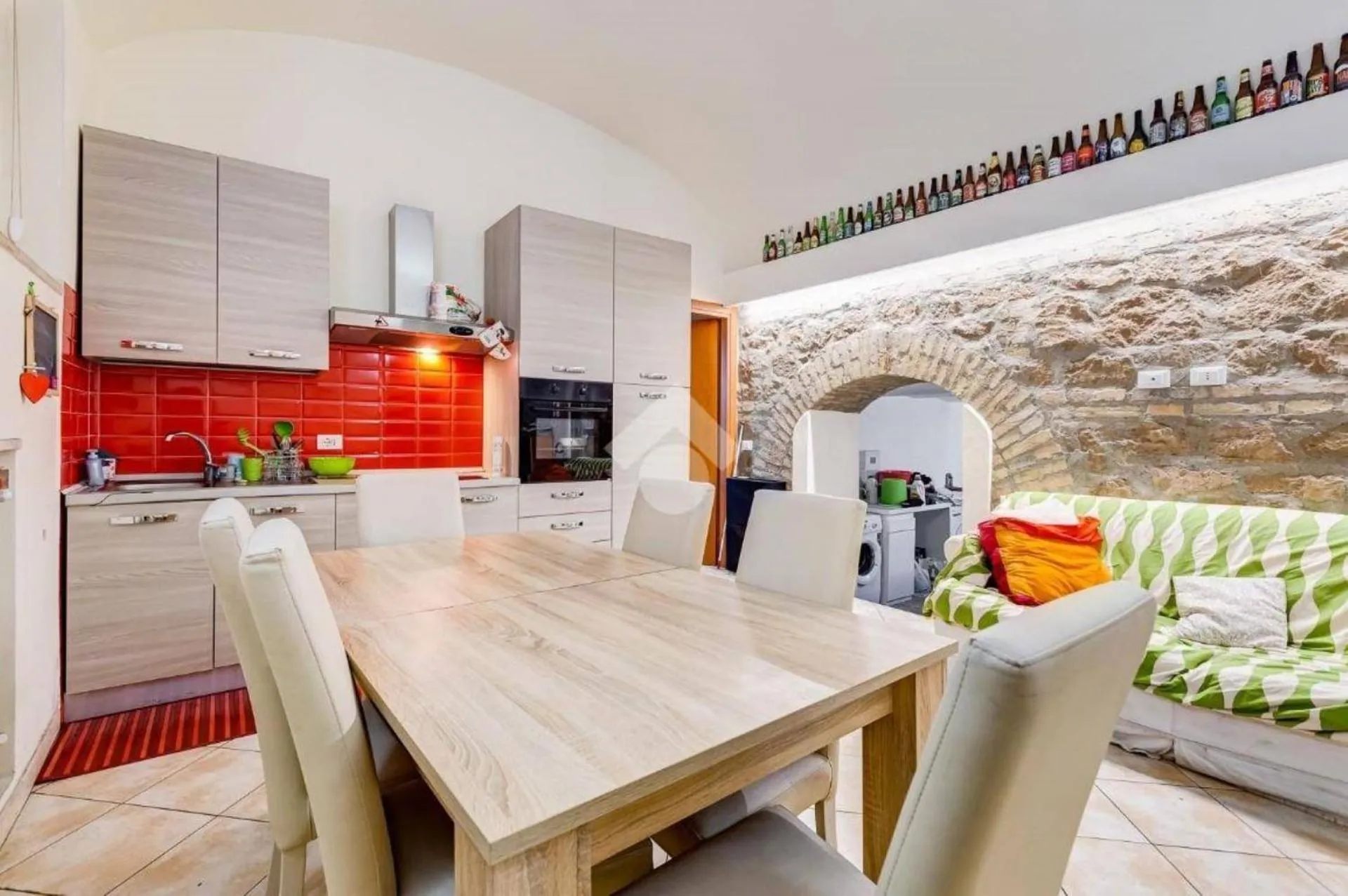 Communal kitchen in Casa particular underground