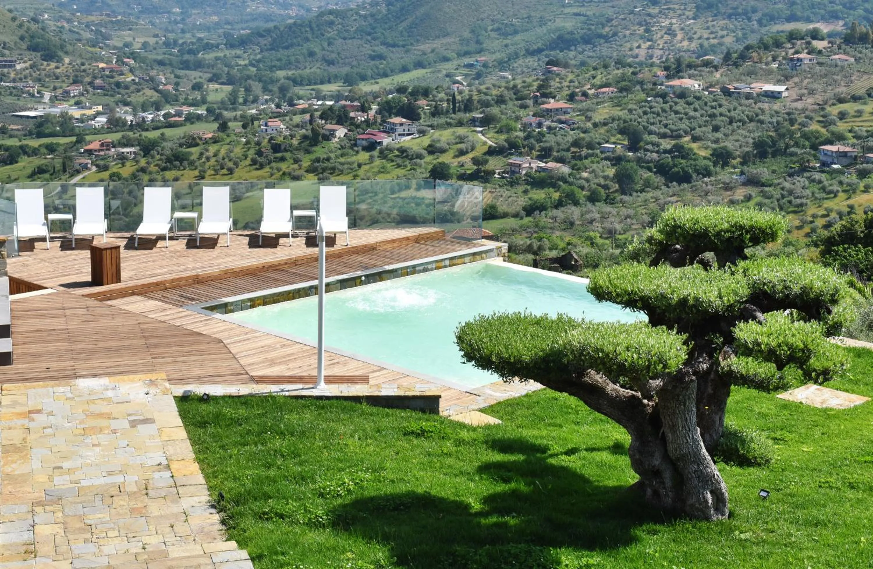 Swimming pool in Torre Difyos