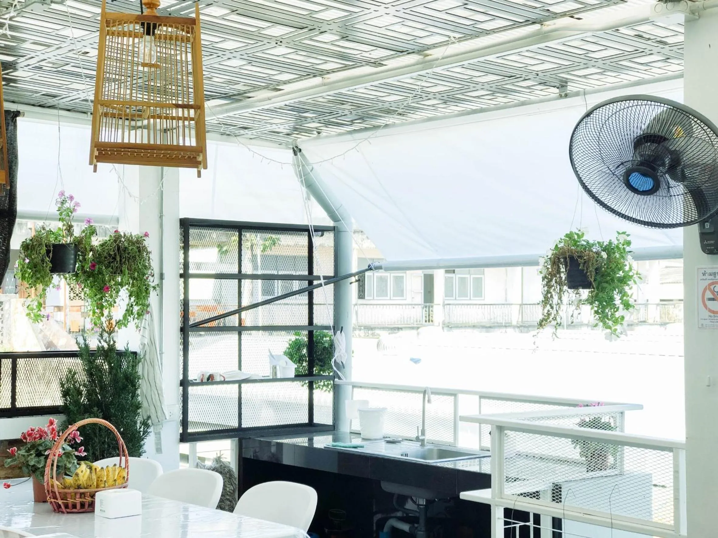 Communal lounge/ TV room in Tongsiam