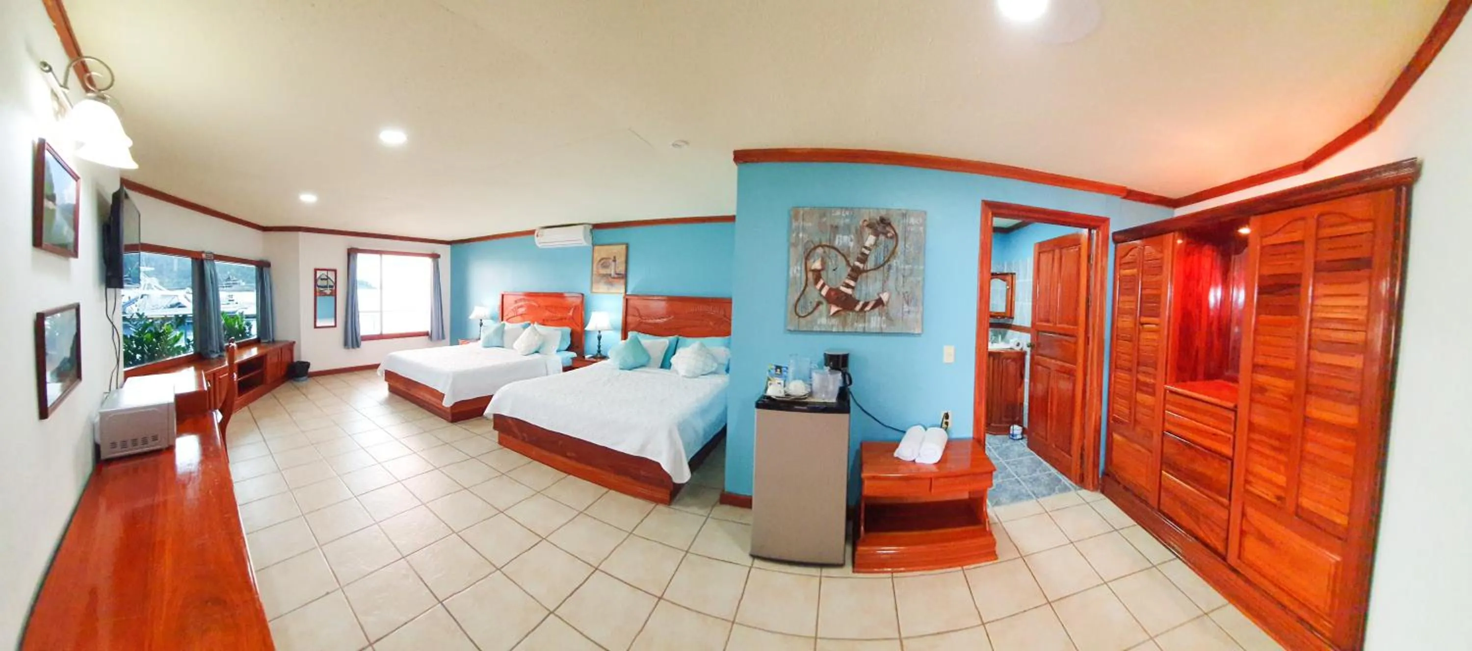 Fish Hook Marina Hotel