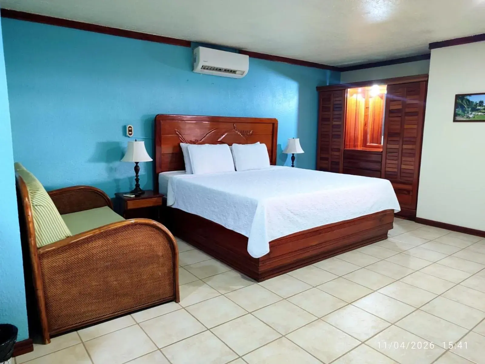 King Room in Fish Hook Marina Hotel King Room in Fish Hook Marina Hotel