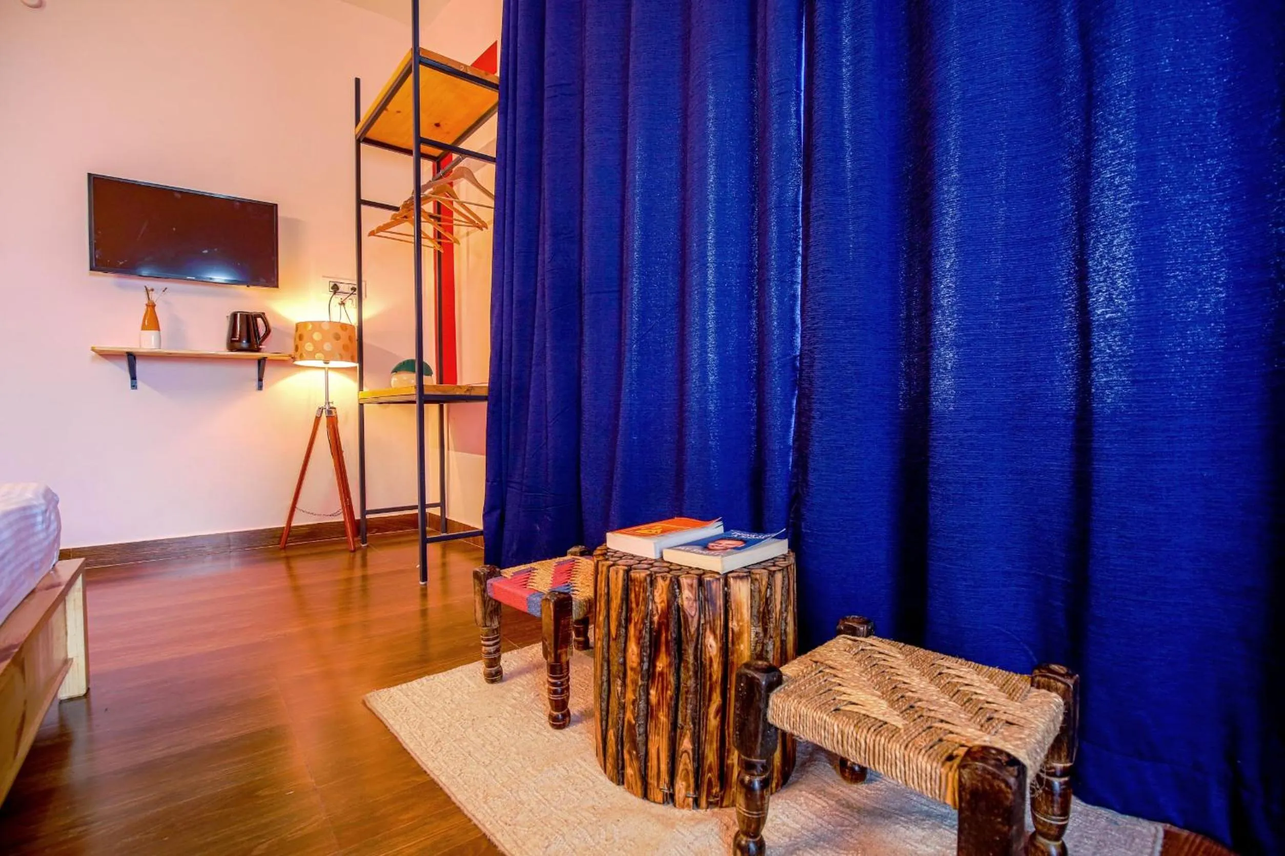 Communal lounge/ TV room in Chokling ArtHouse - The Treasure of Himalayas