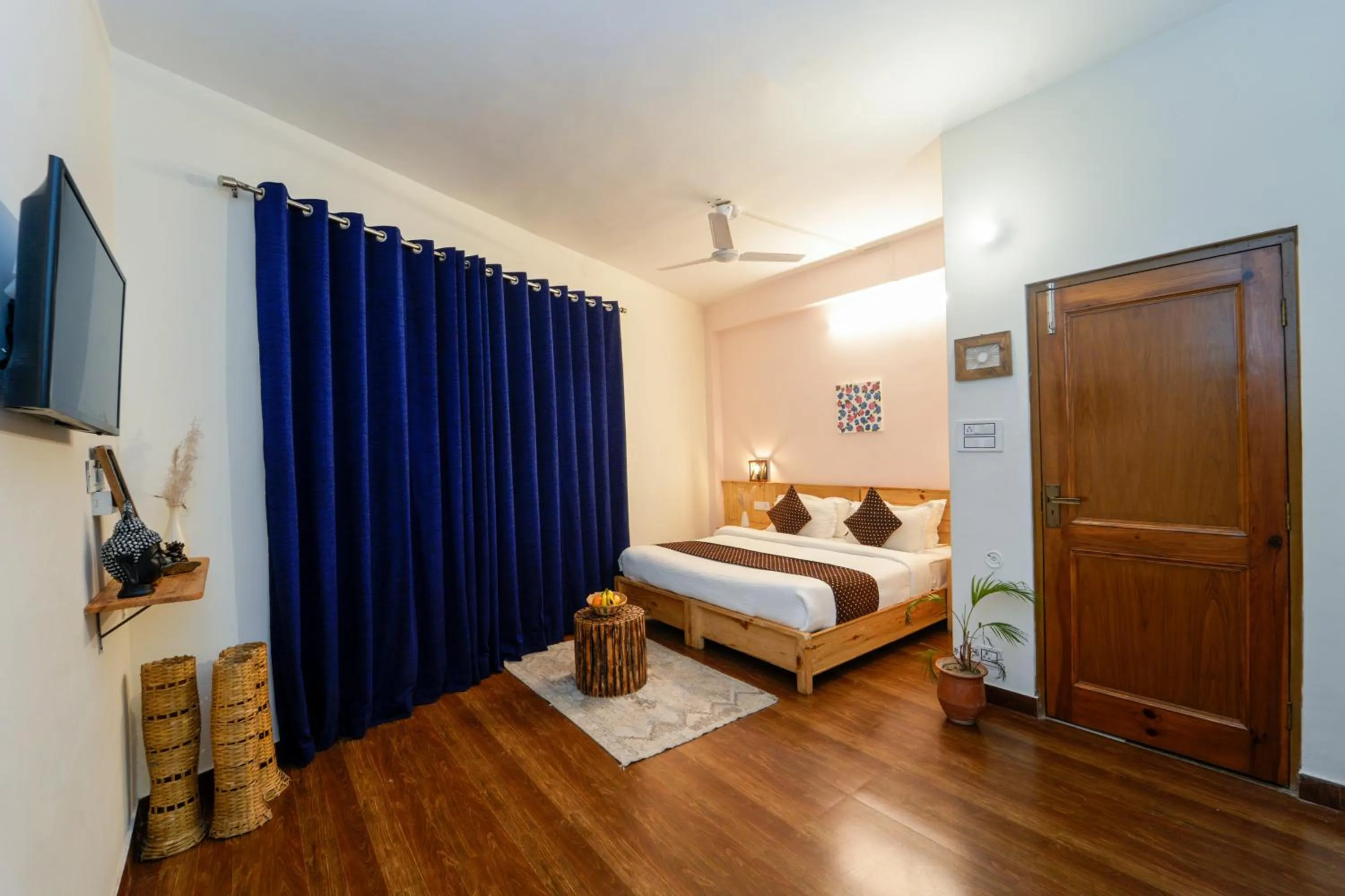 Bed in Chokling ArtHouse - The Treasure of Himalayas