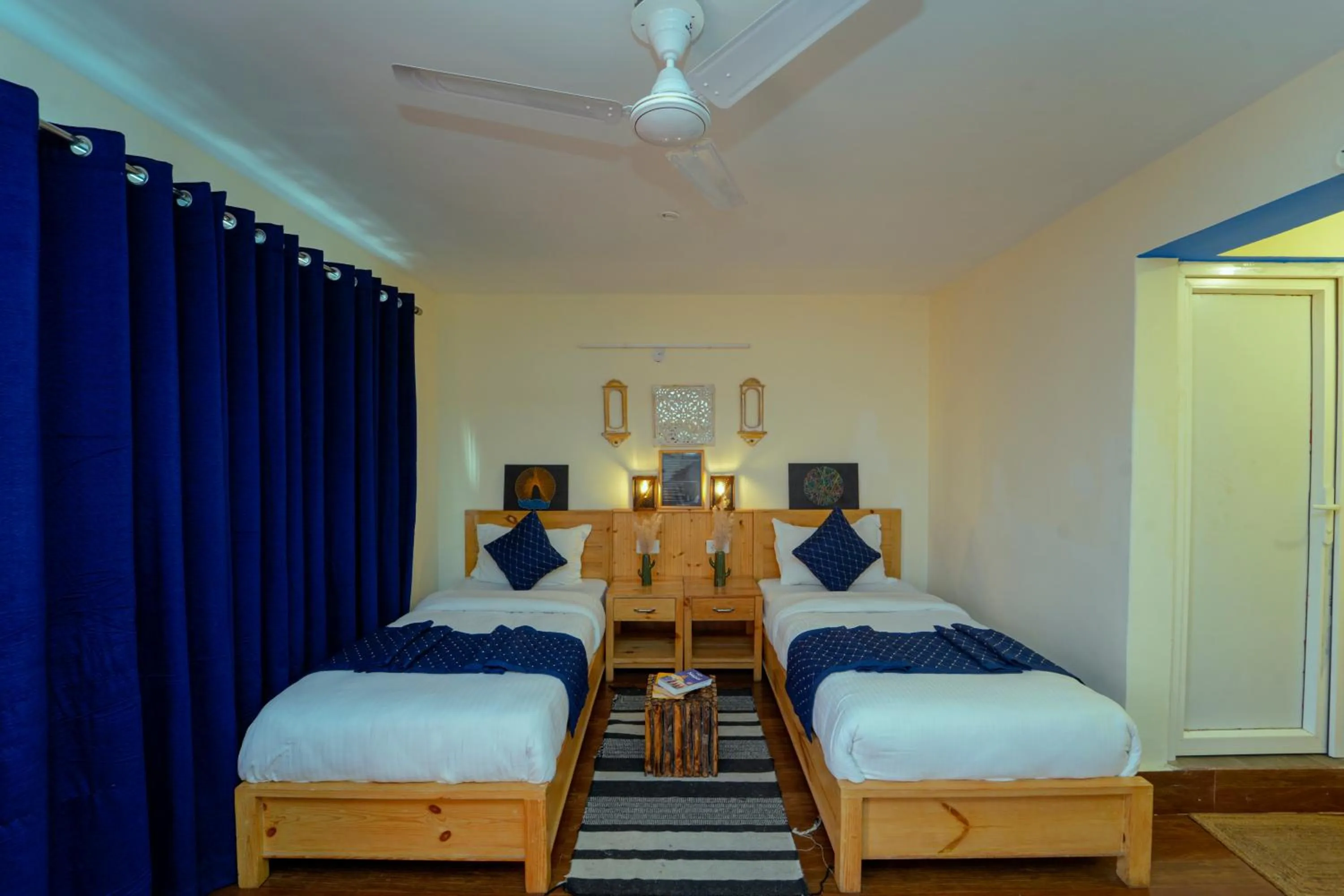 Bed in Chokling ArtHouse - The Treasure of Himalayas