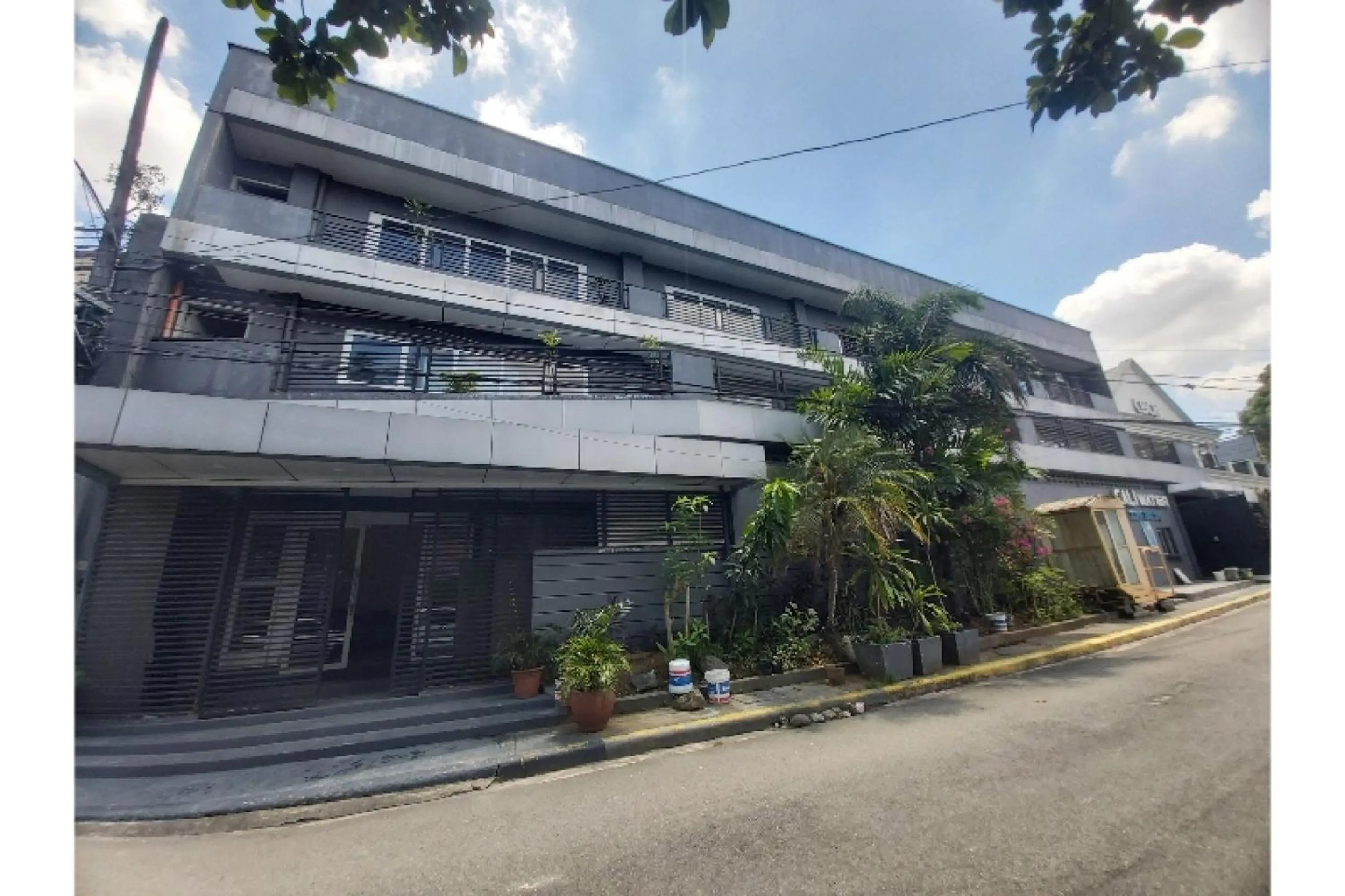 Facade/entrance in Nest Suites