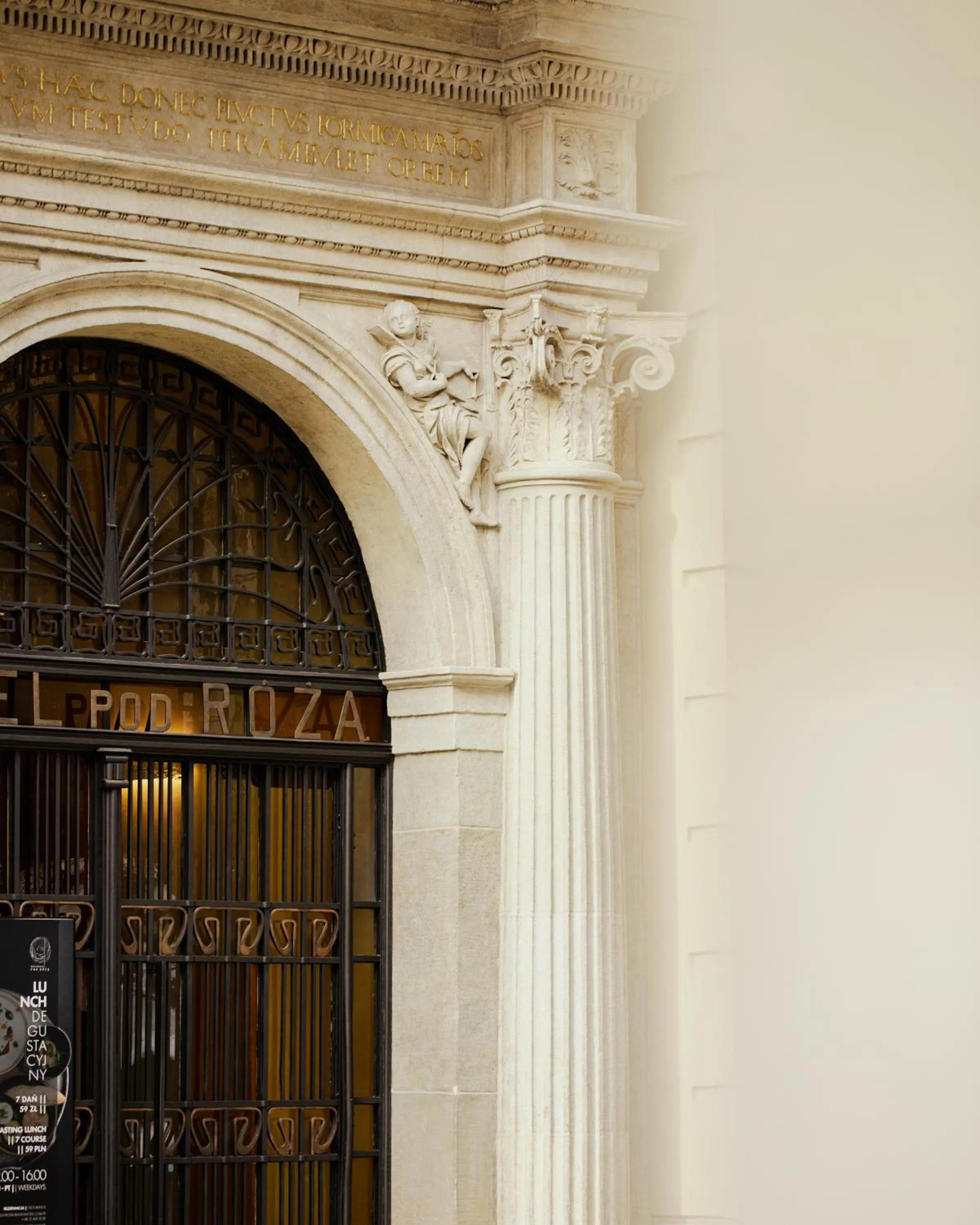 Facade/entrance in Hotel Pod Różą