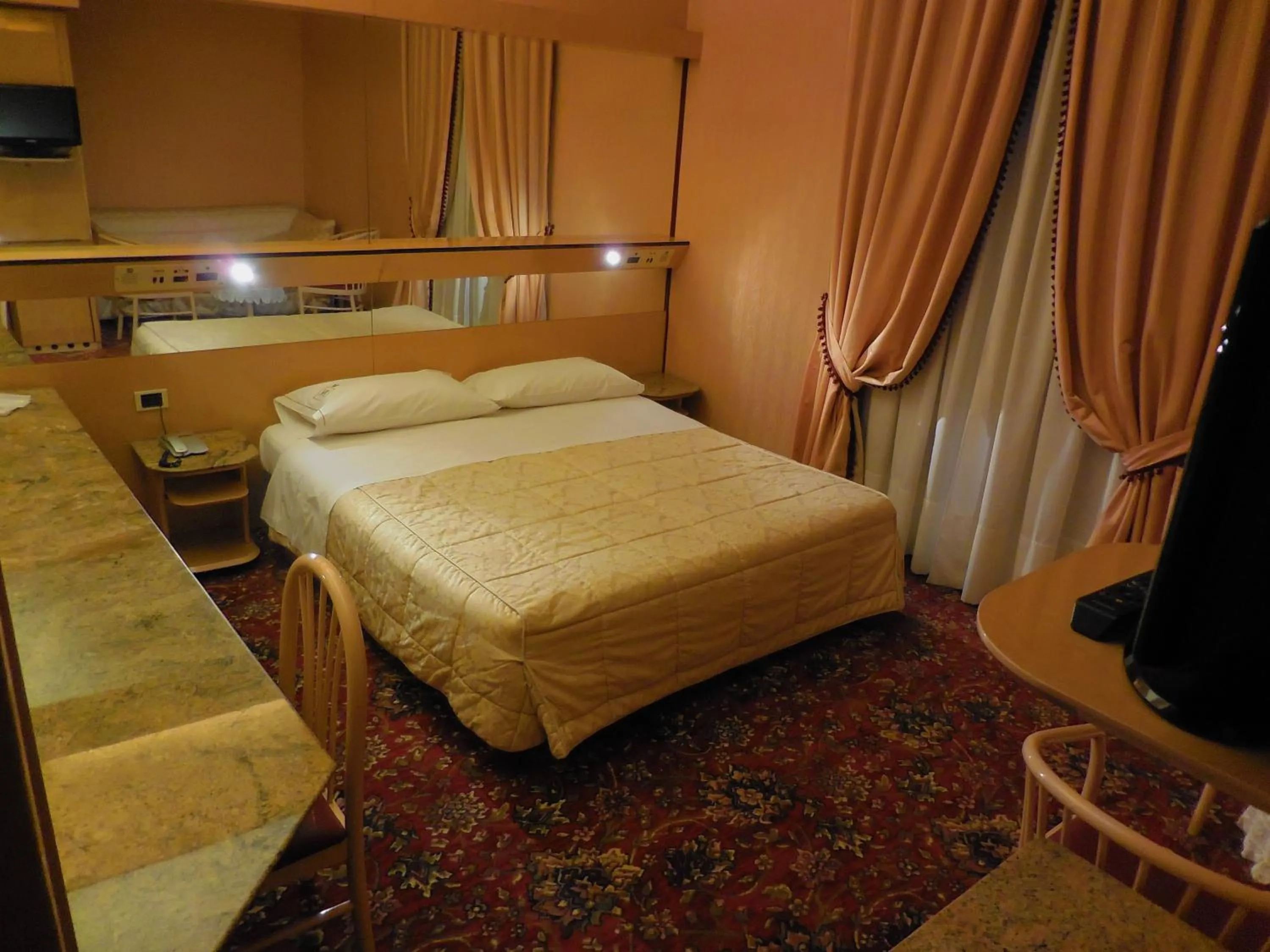 Photo of the whole room in Hotel Roma