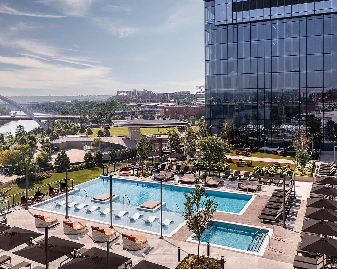 Swimming pool in Four Seasons Hotel Nashville