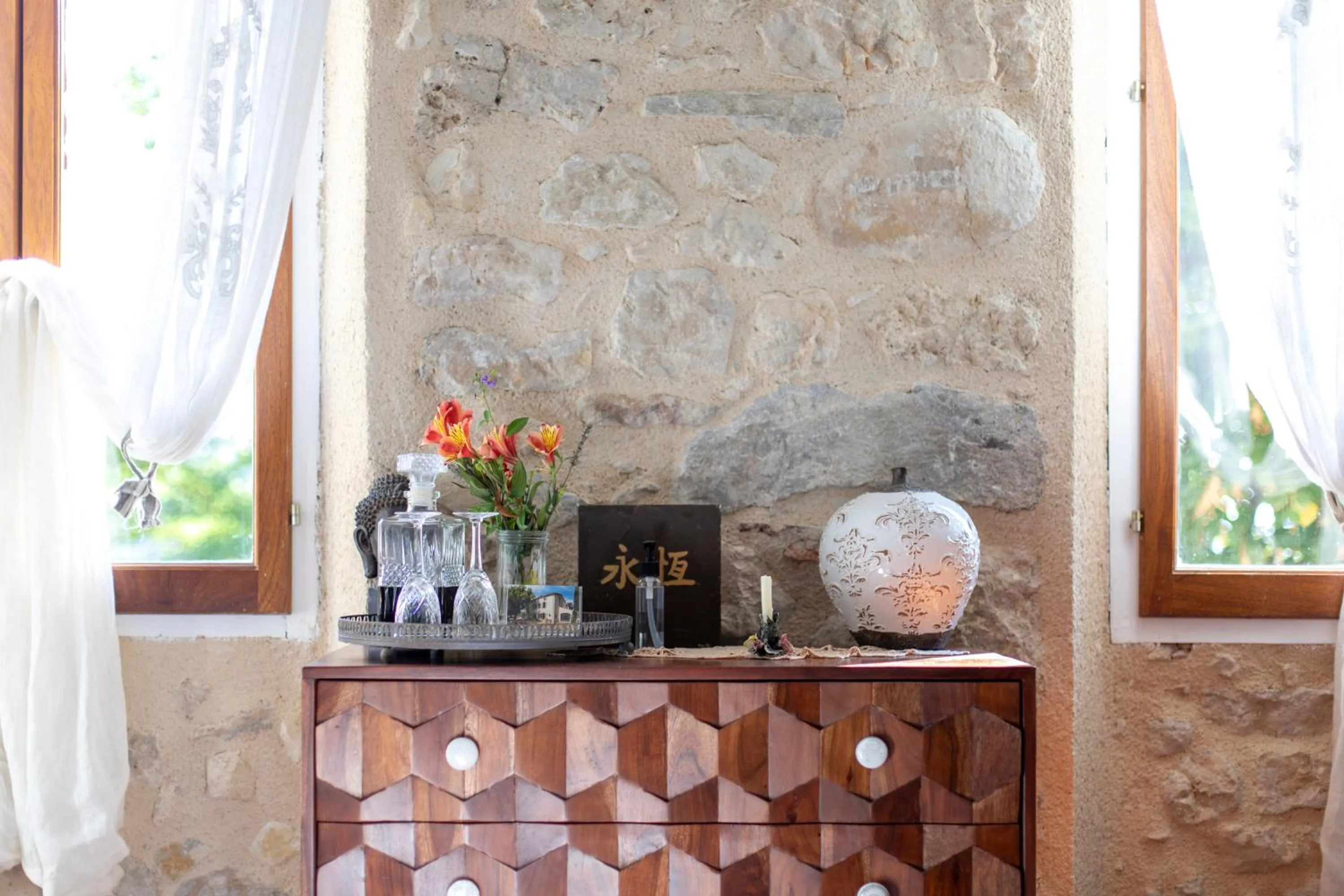 Decorative detail in Le Mas des Romarins, FAYENCE