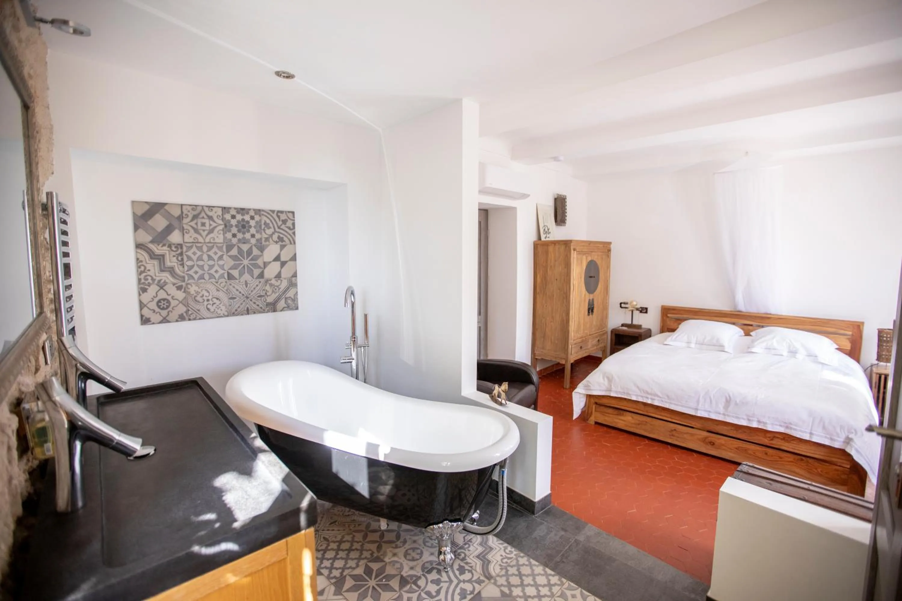 Bed in Le Mas des Romarins, FAYENCE