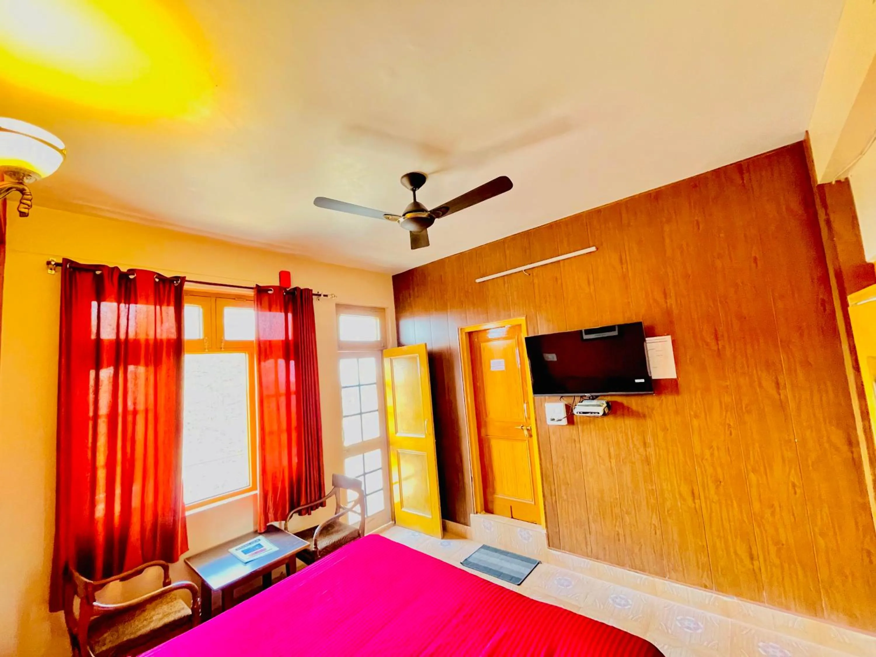 Bed in Grand view lodge and Restaurant Dharamshala - Partial Prepayment required to confirm booking