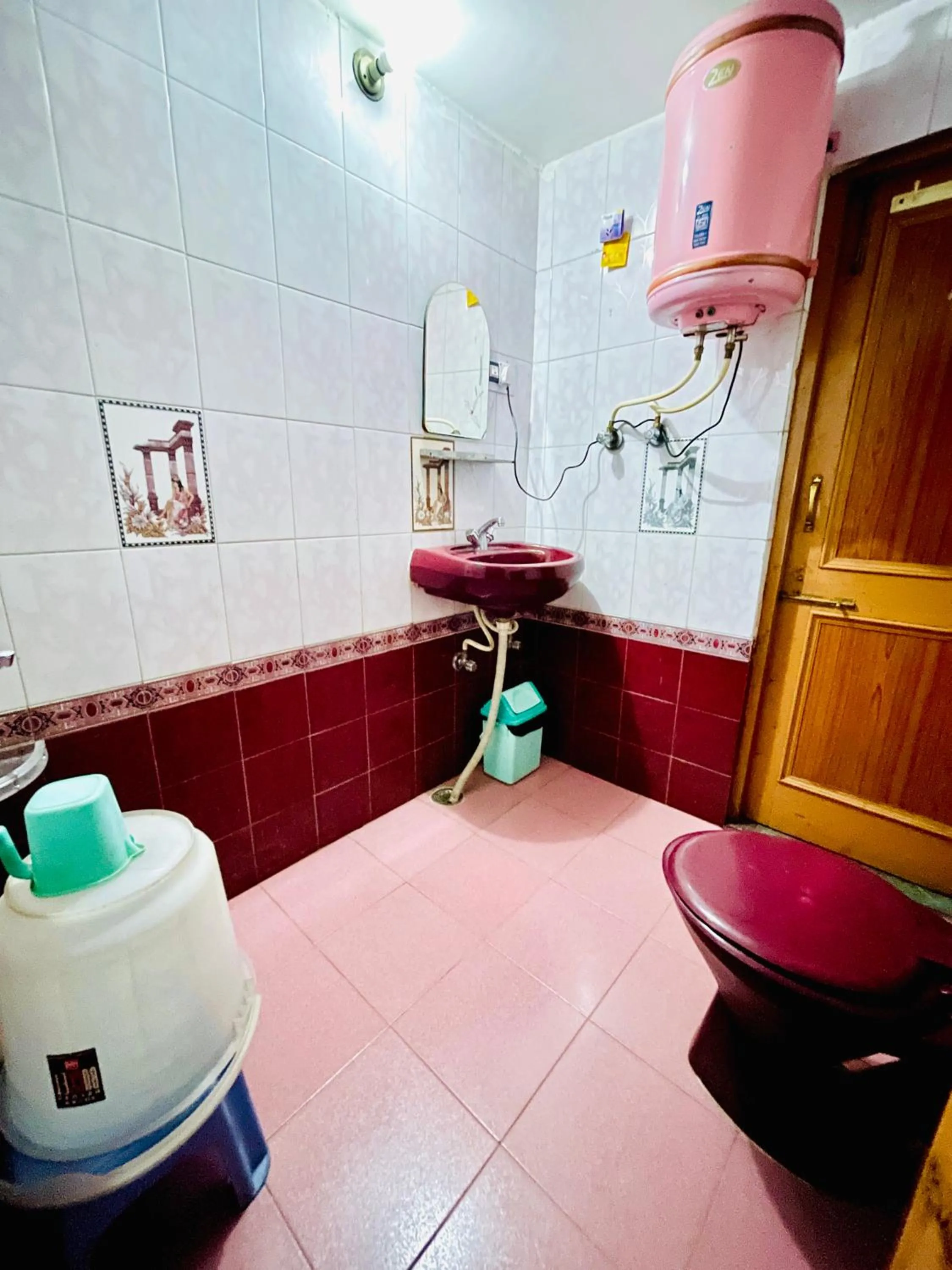Toilet in Grand view lodge and Restaurant Dharamshala - Partial Prepayment required to confirm booking