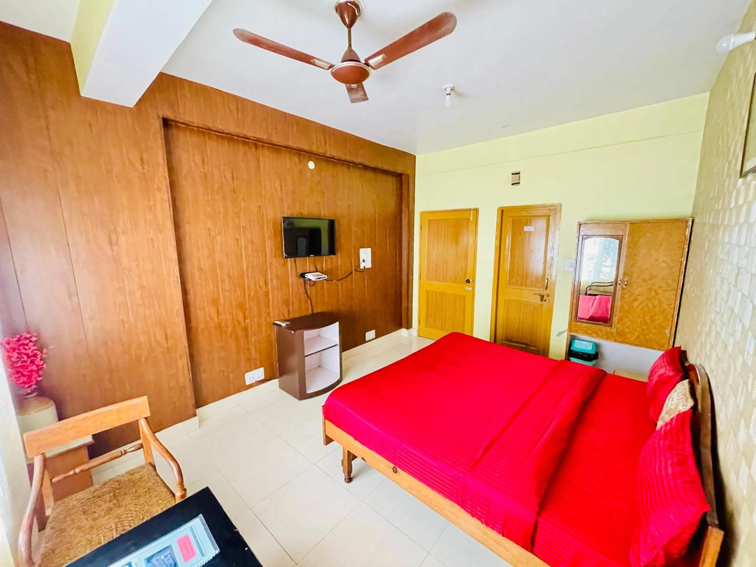 Bed in Grand view lodge and Restaurant Dharamshala - Partial Prepayment required to confirm booking