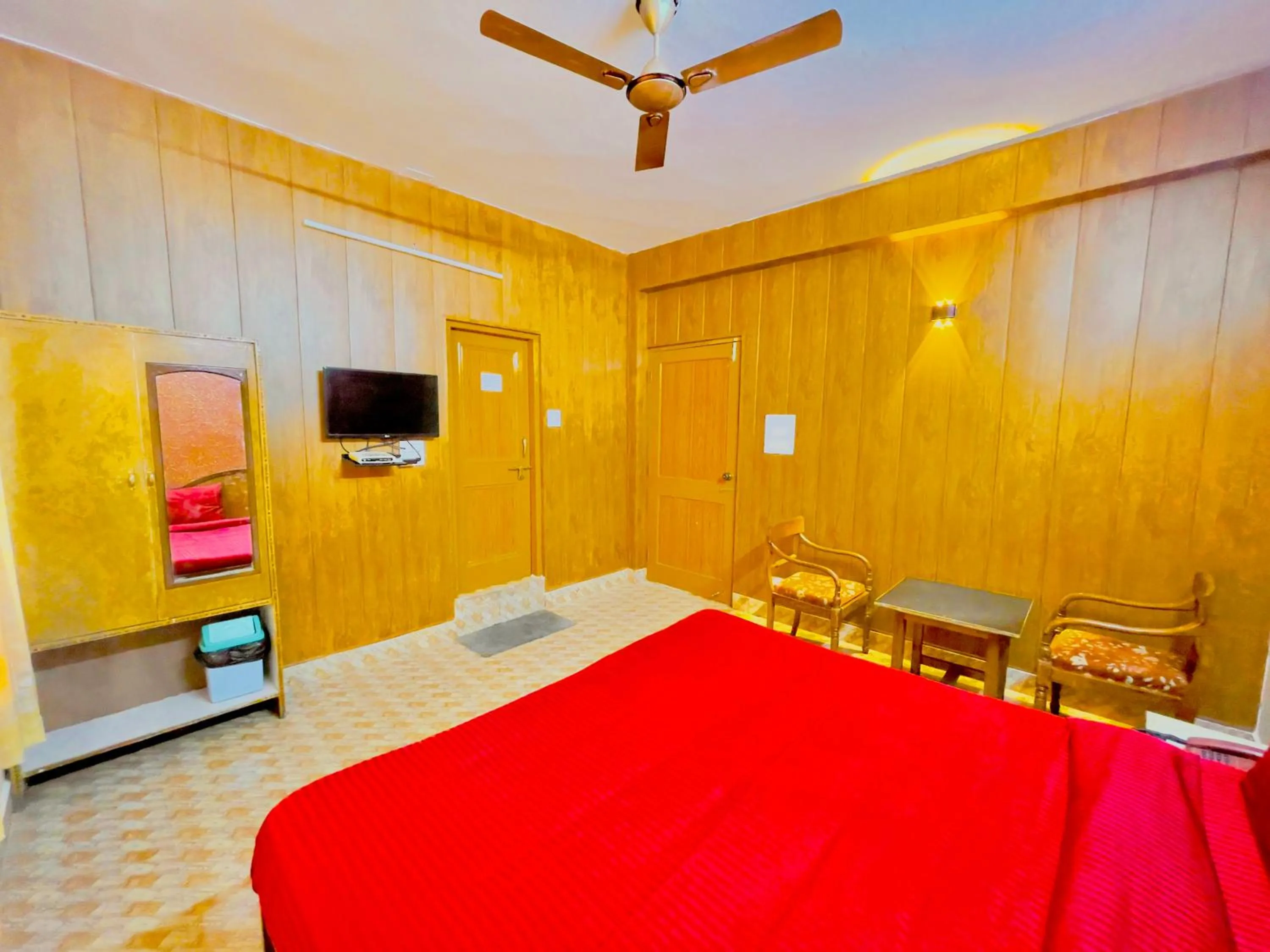 Bed in Grand view lodge and Restaurant Dharamshala - Partial Prepayment required to confirm booking