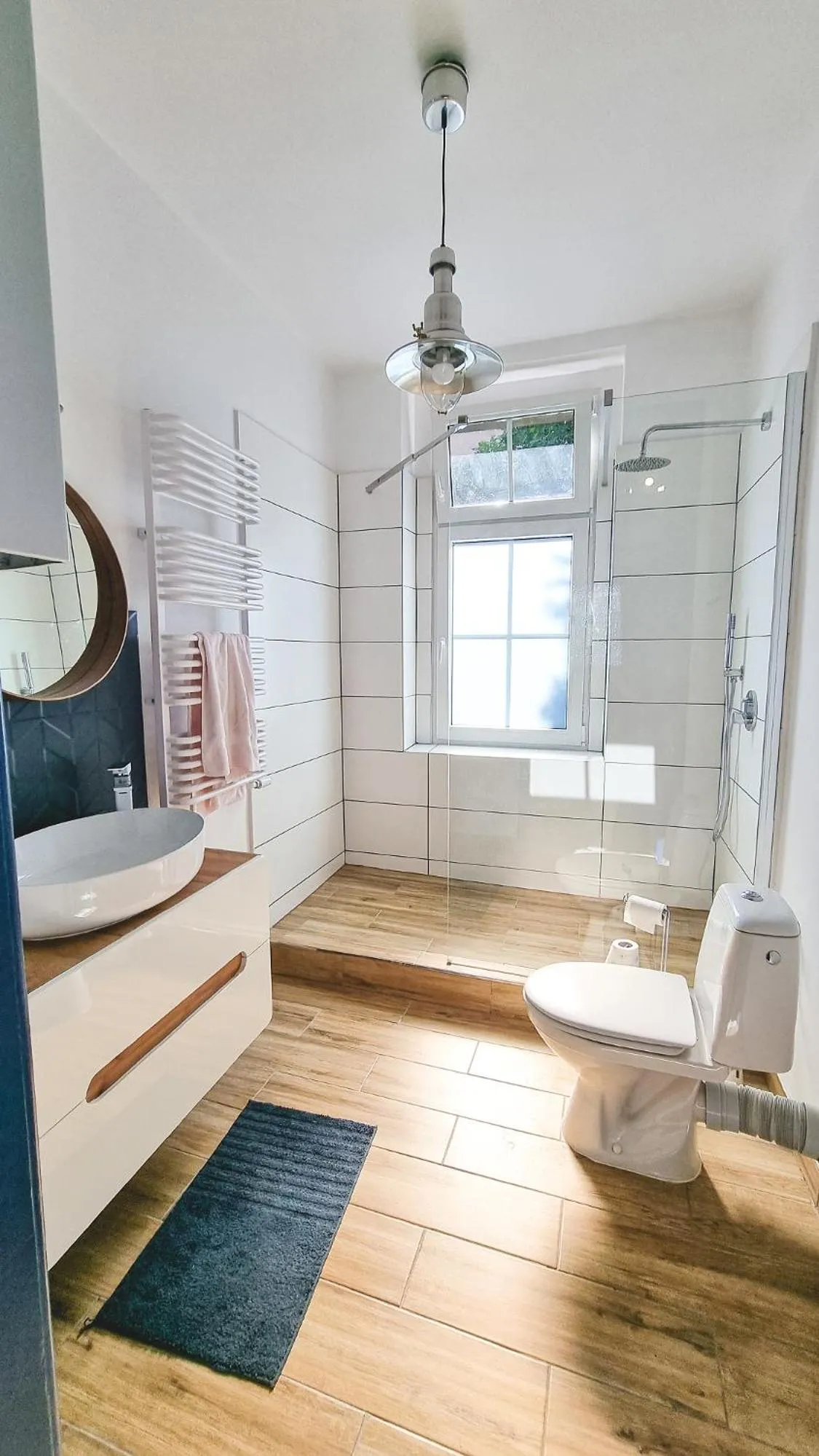 Shower, Bed in Pokoje Rybnicka 10