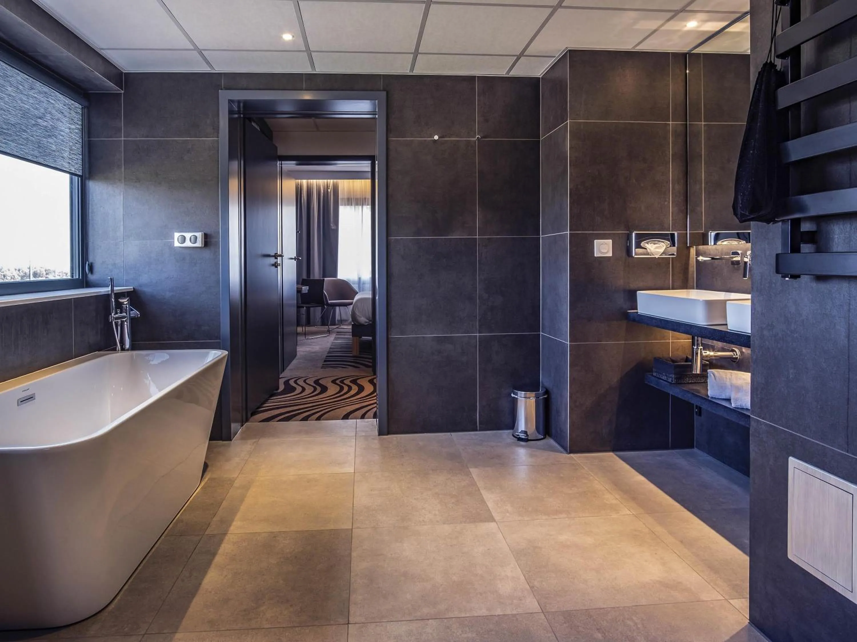 Photo of the whole room in Novotel Katowice Centrum