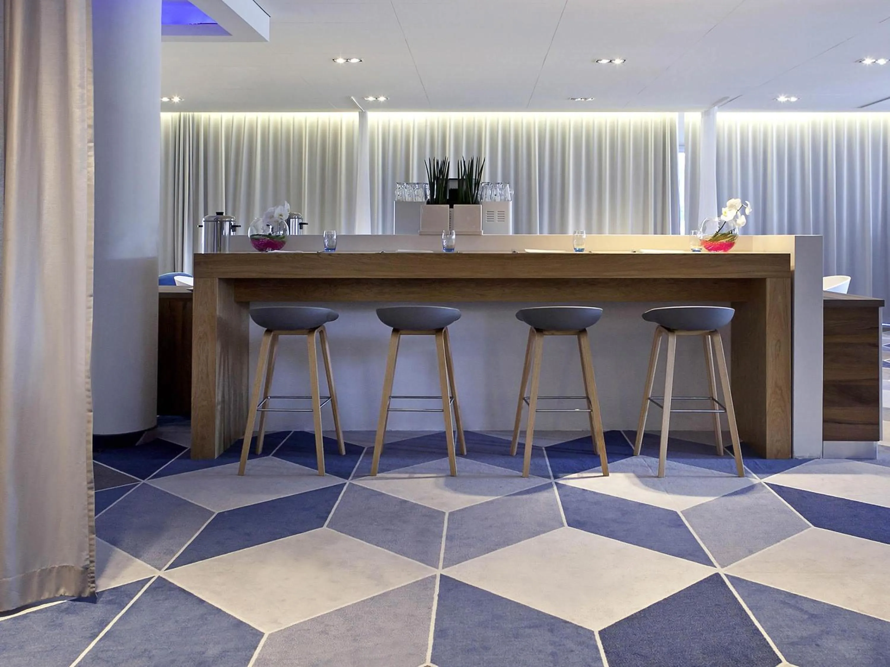 Restaurant/places to eat in Novotel Katowice Centrum